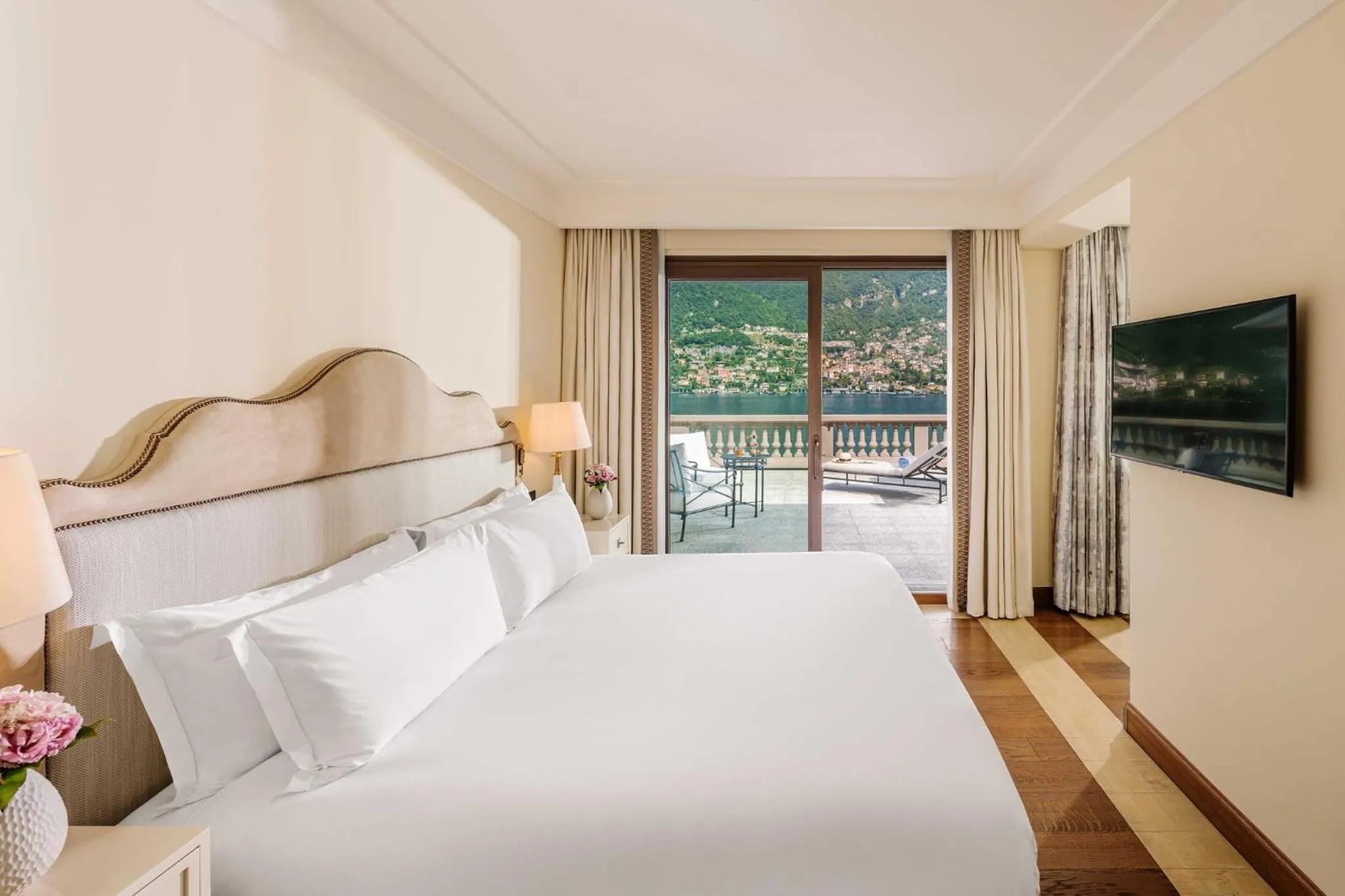 Bedroom, Bed in Mandarin Oriental, Lago di Como