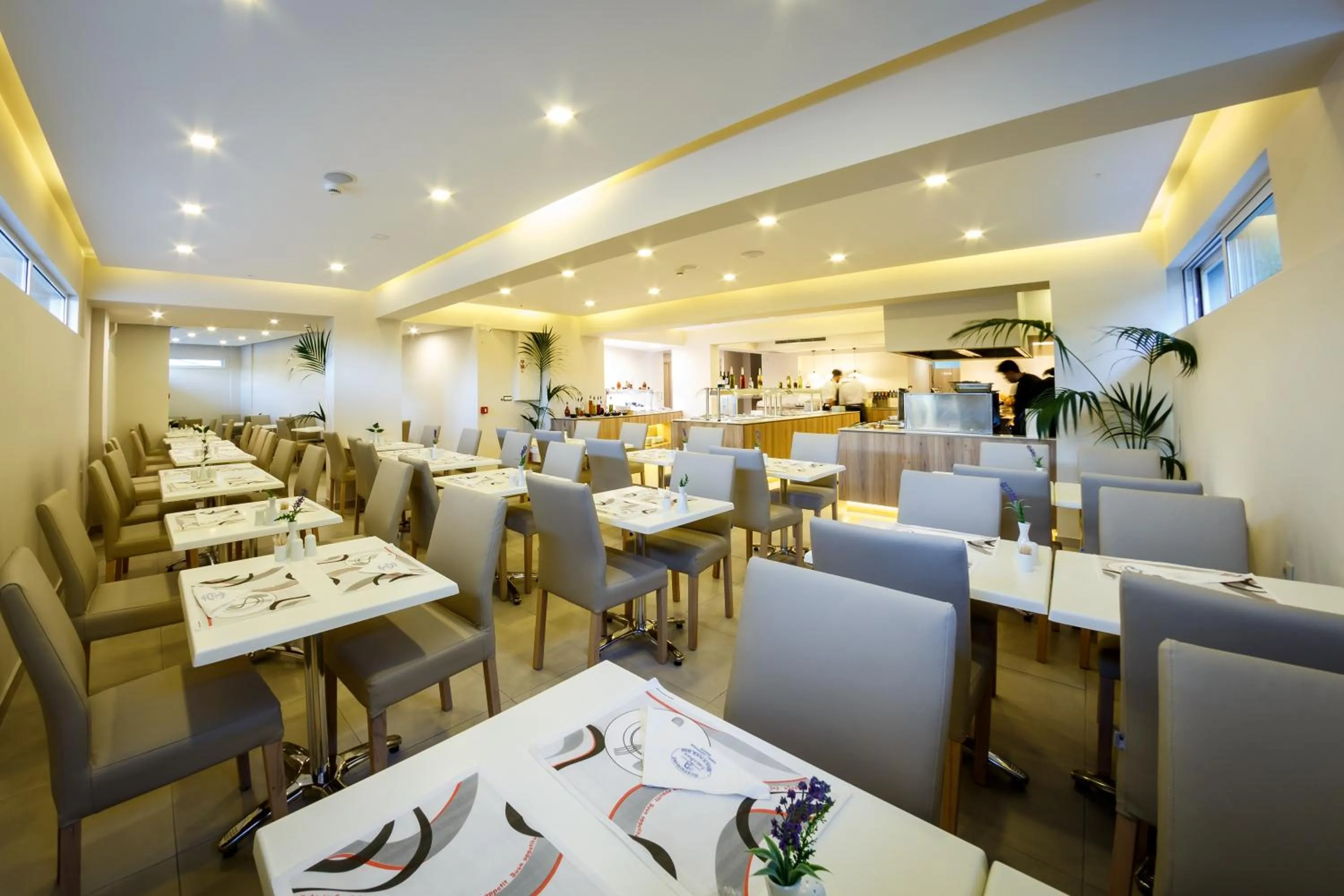 Restaurant/places to eat in Porto Planos Beach Hotel