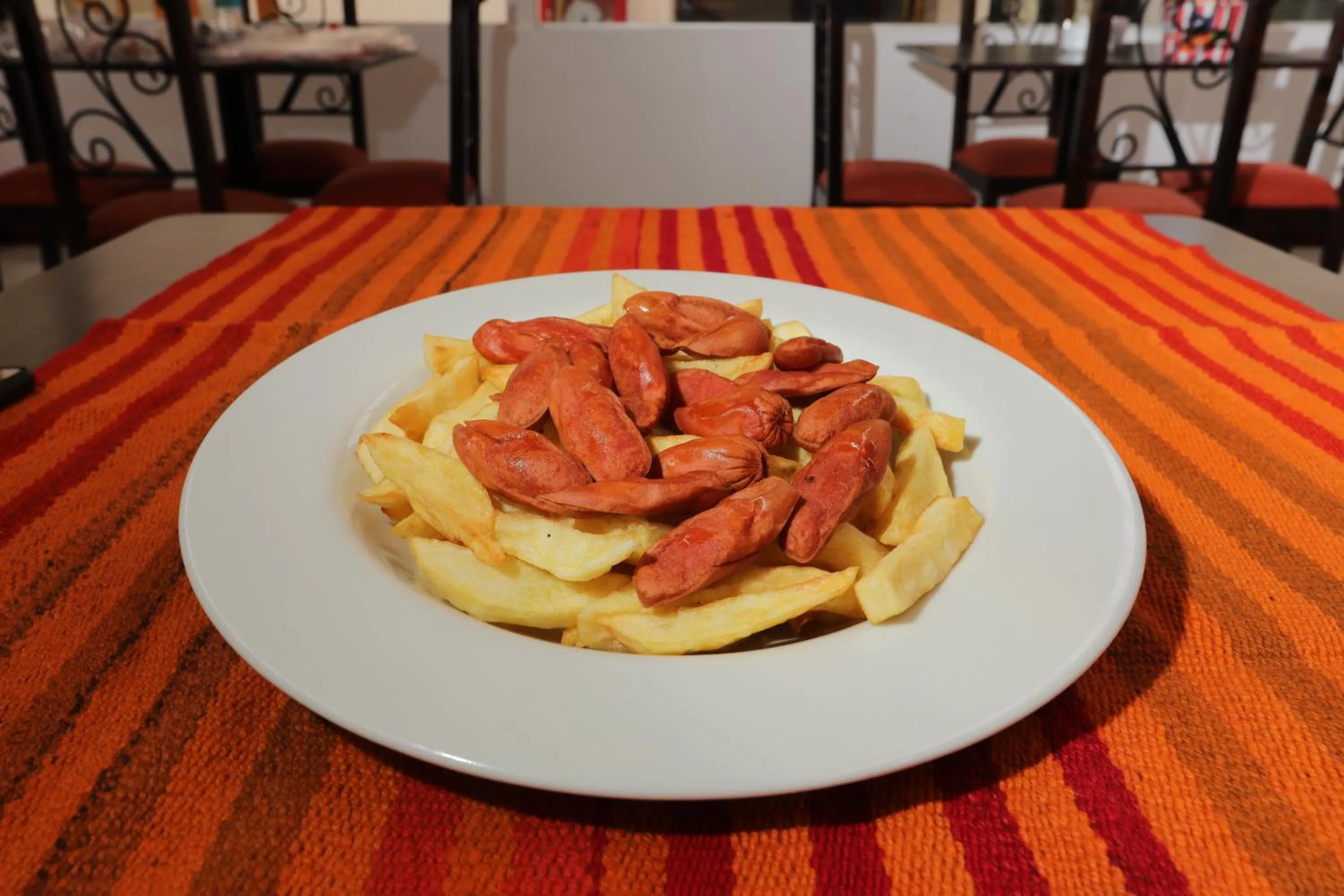 Restaurant/places to eat in Koyllur Inn