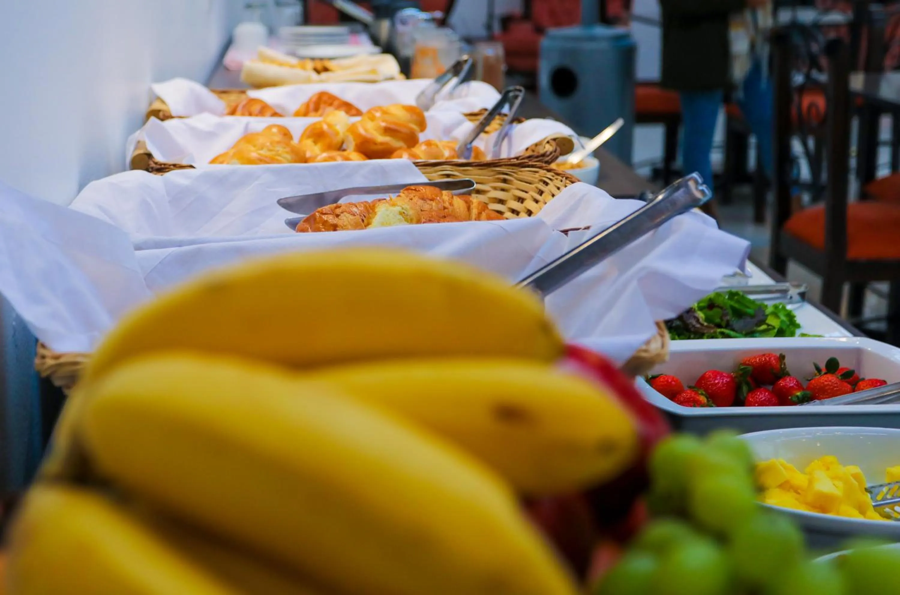 Restaurant/places to eat in Koyllur Inn