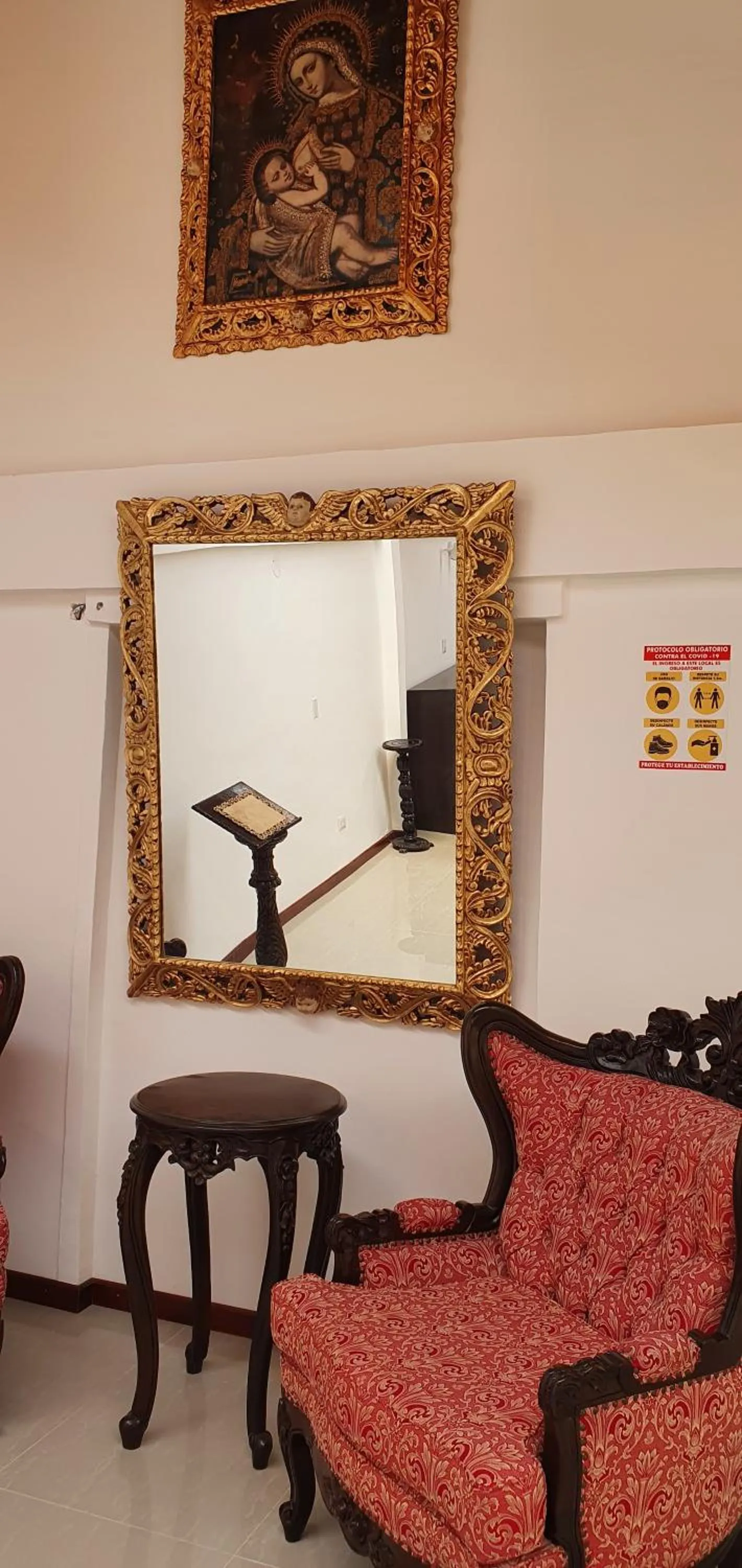 Restaurant/places to eat in Koyllur Inn