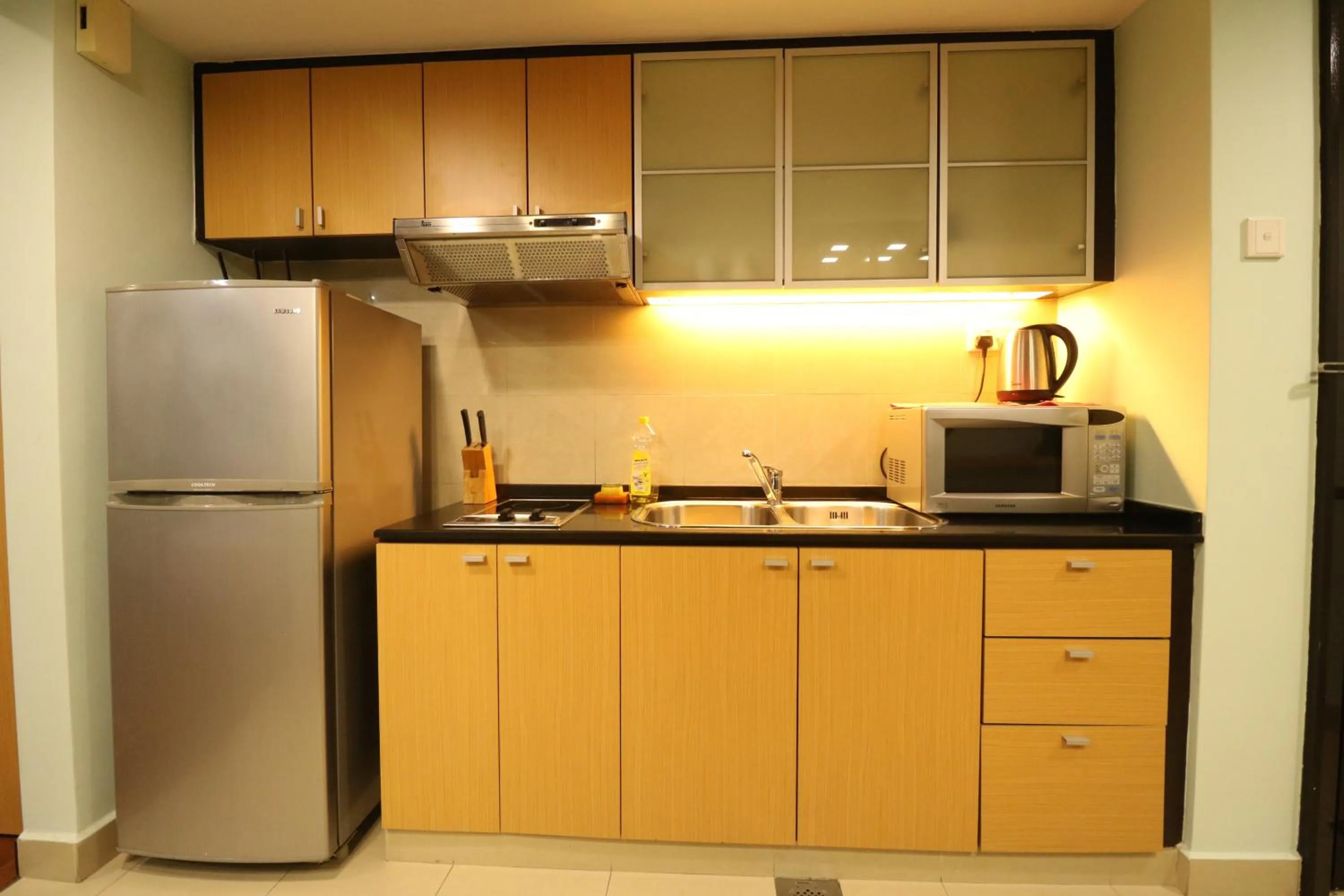 Kitchen or kitchenette in Raintree Resort Suites