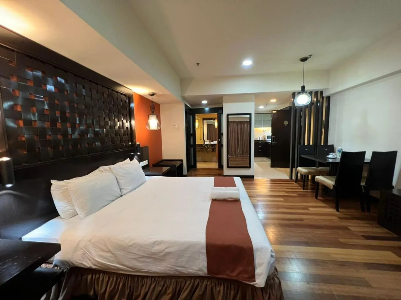 Photo of the whole room, Bed in Raintree Resort Suites