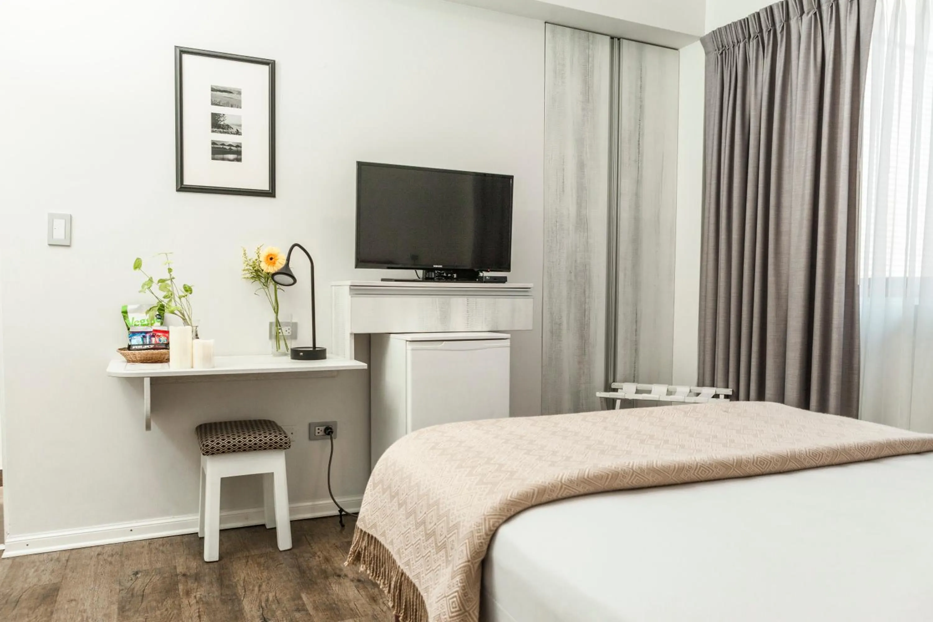 TV and multimedia, Bed in La Paz Apart Hotel