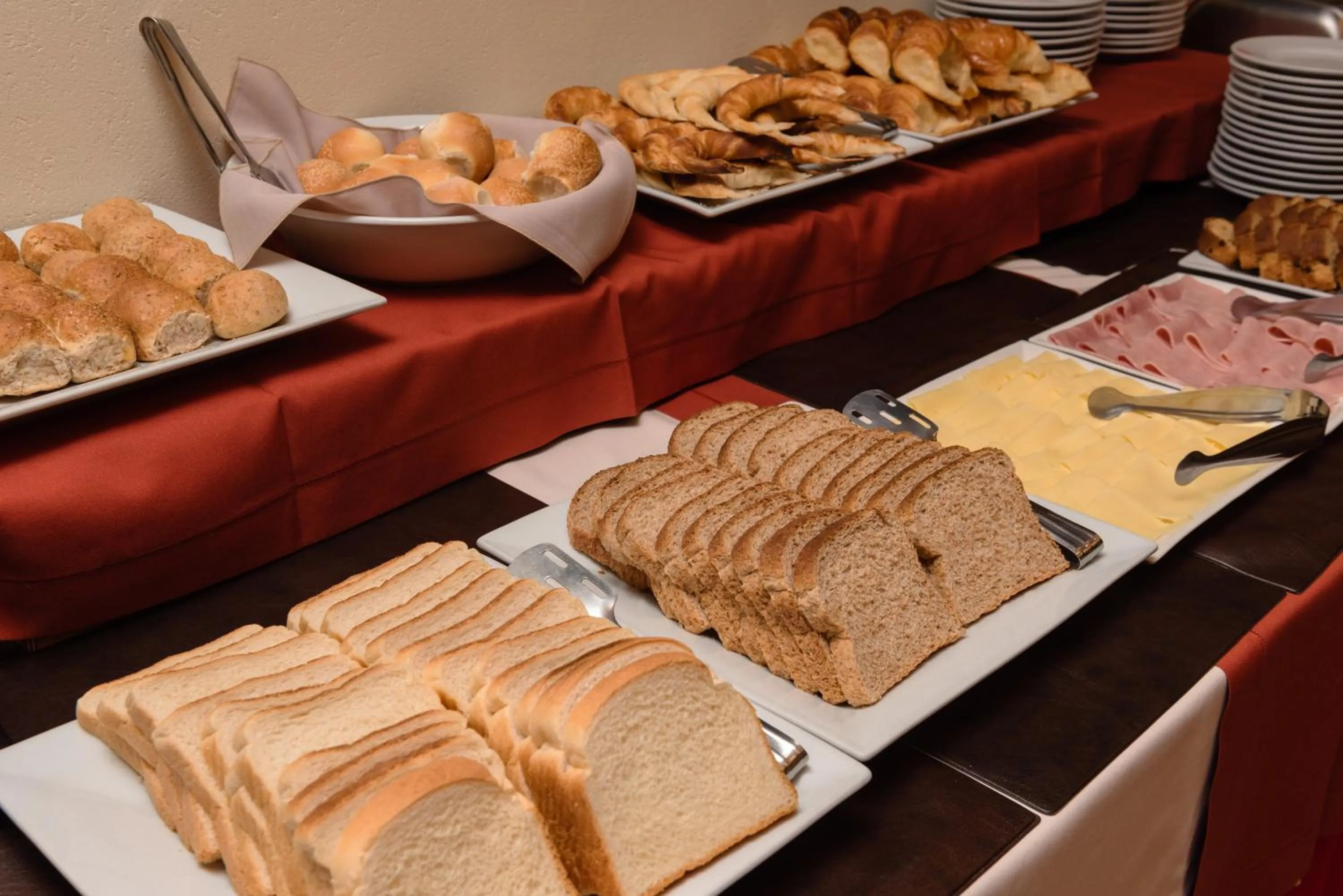 Buffet breakfast in Icaro Suites