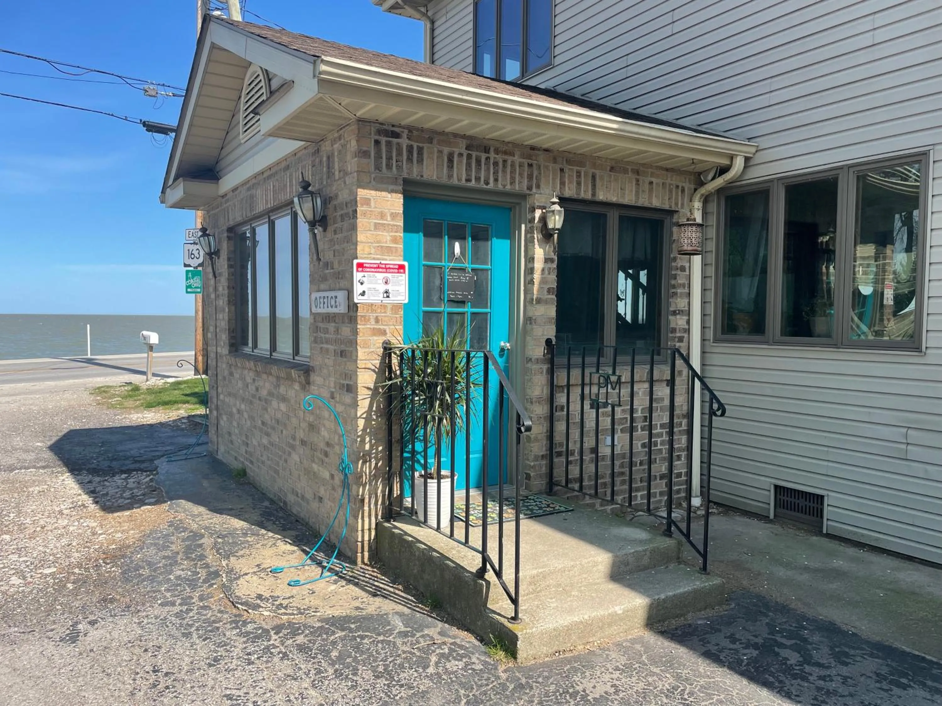 Property building in Lake Point Motel