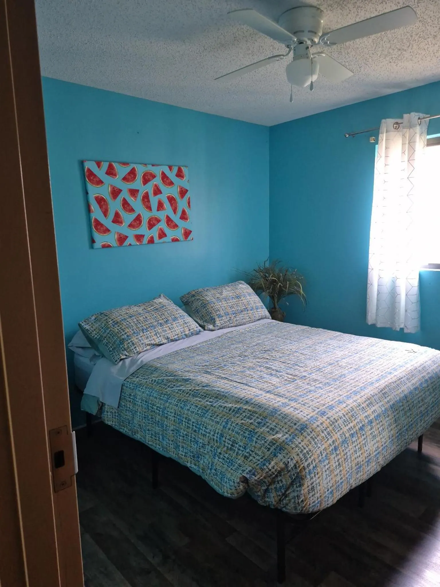 Bedroom, Bed in Lake Point Motel
