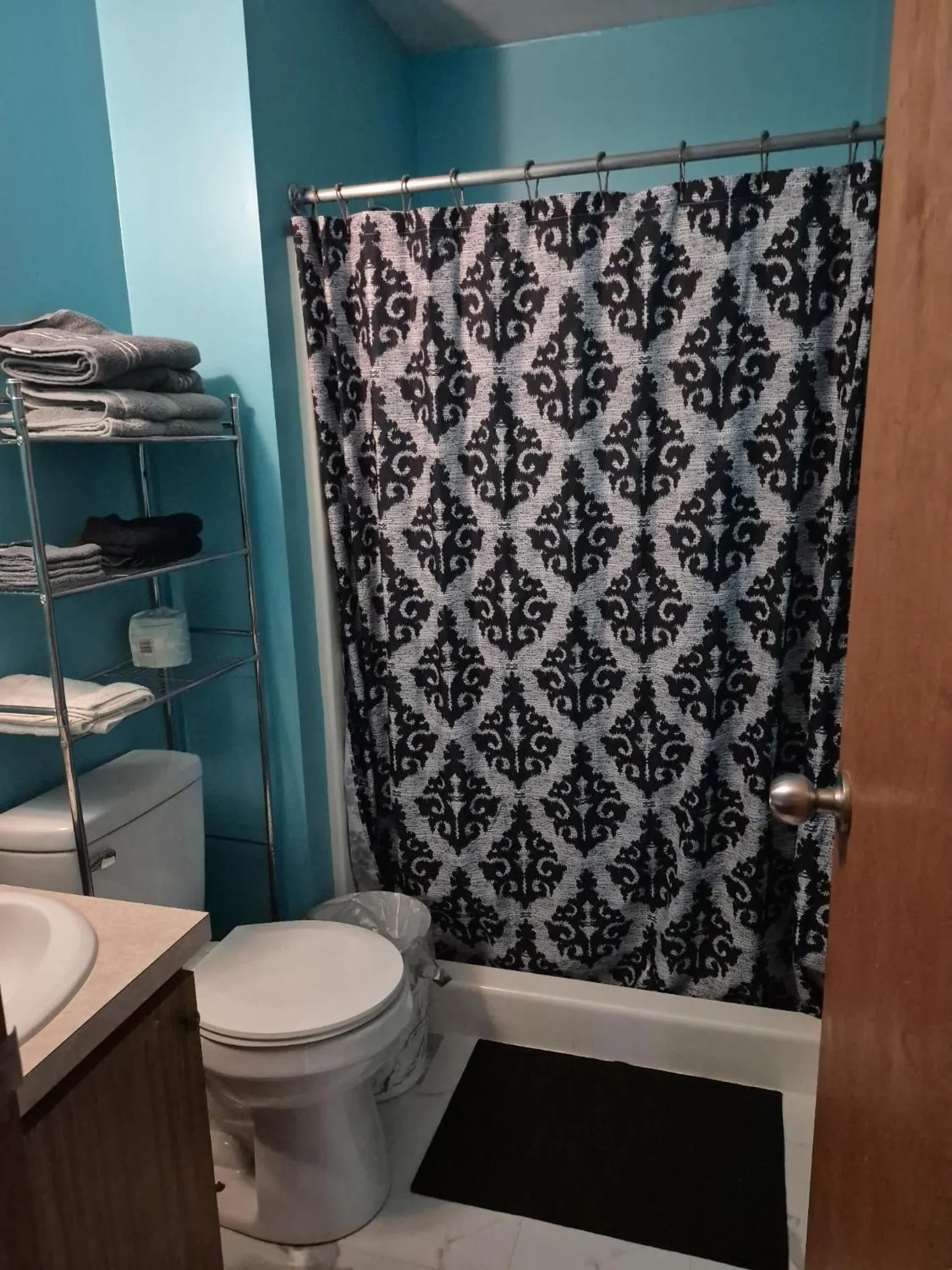 Shower in Lake Point Motel