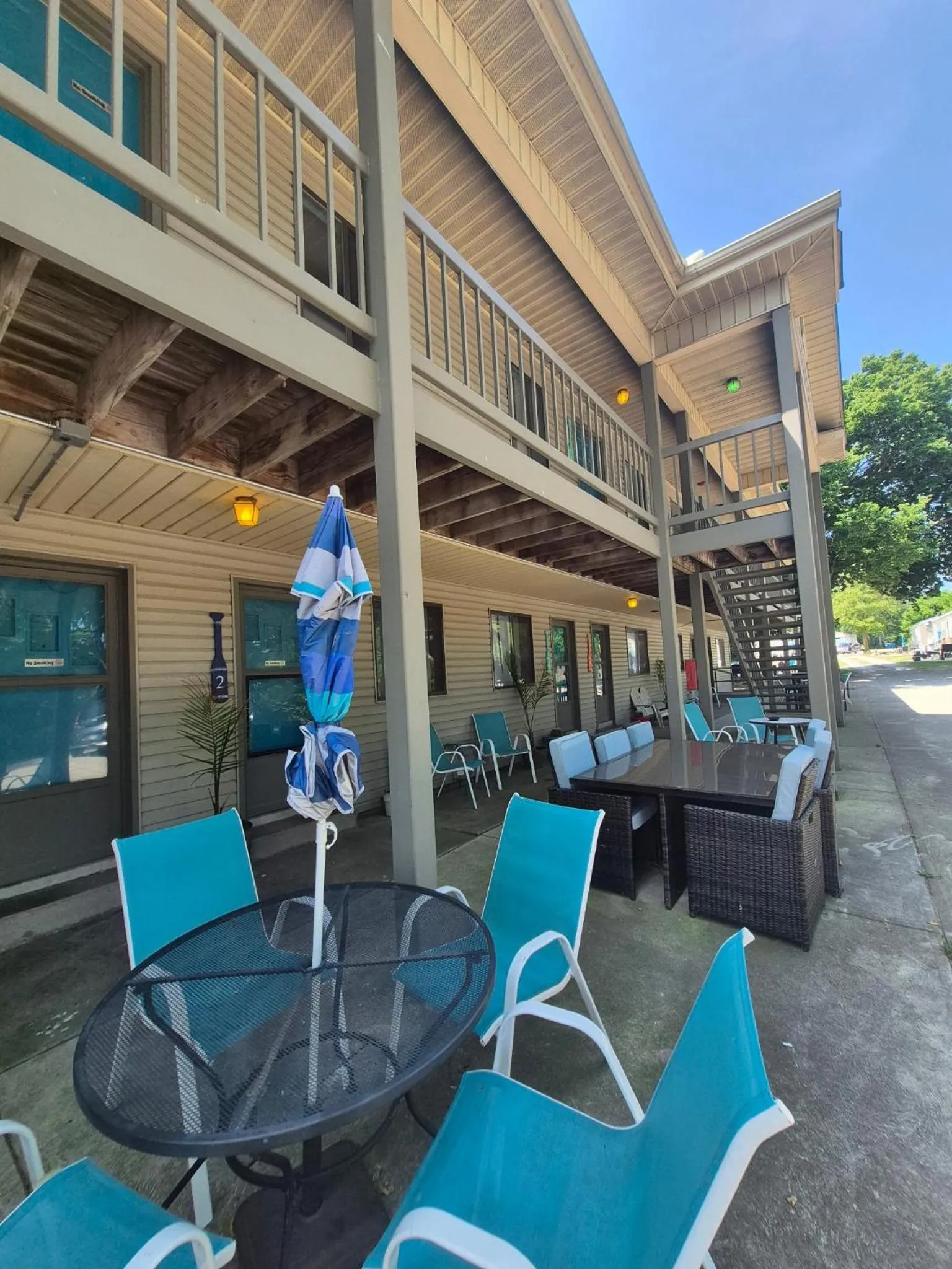 Property building in Lake Point Motel