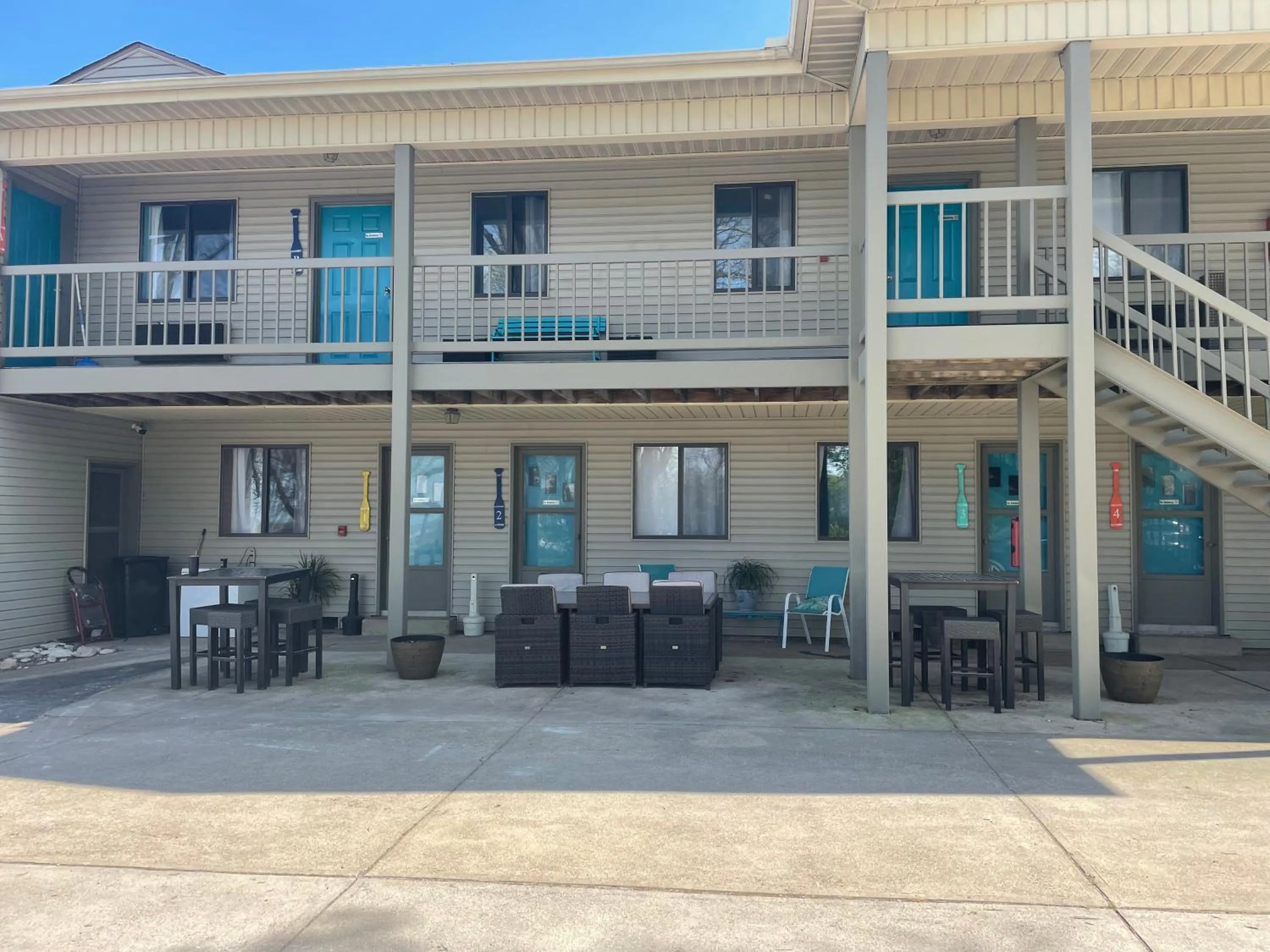 Property building in Lake Point Motel