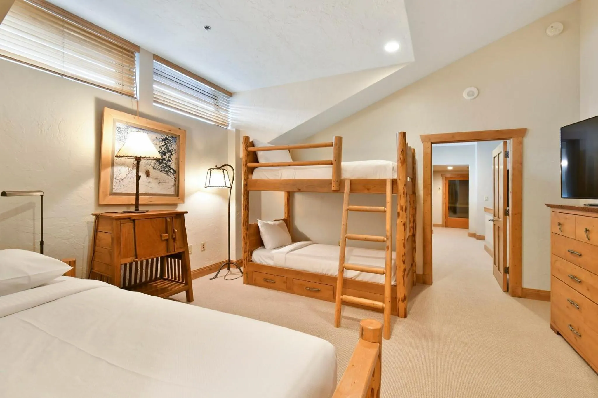 Bedroom, Bed in Grand Summit Hotel - Canyons Village, a RockResort