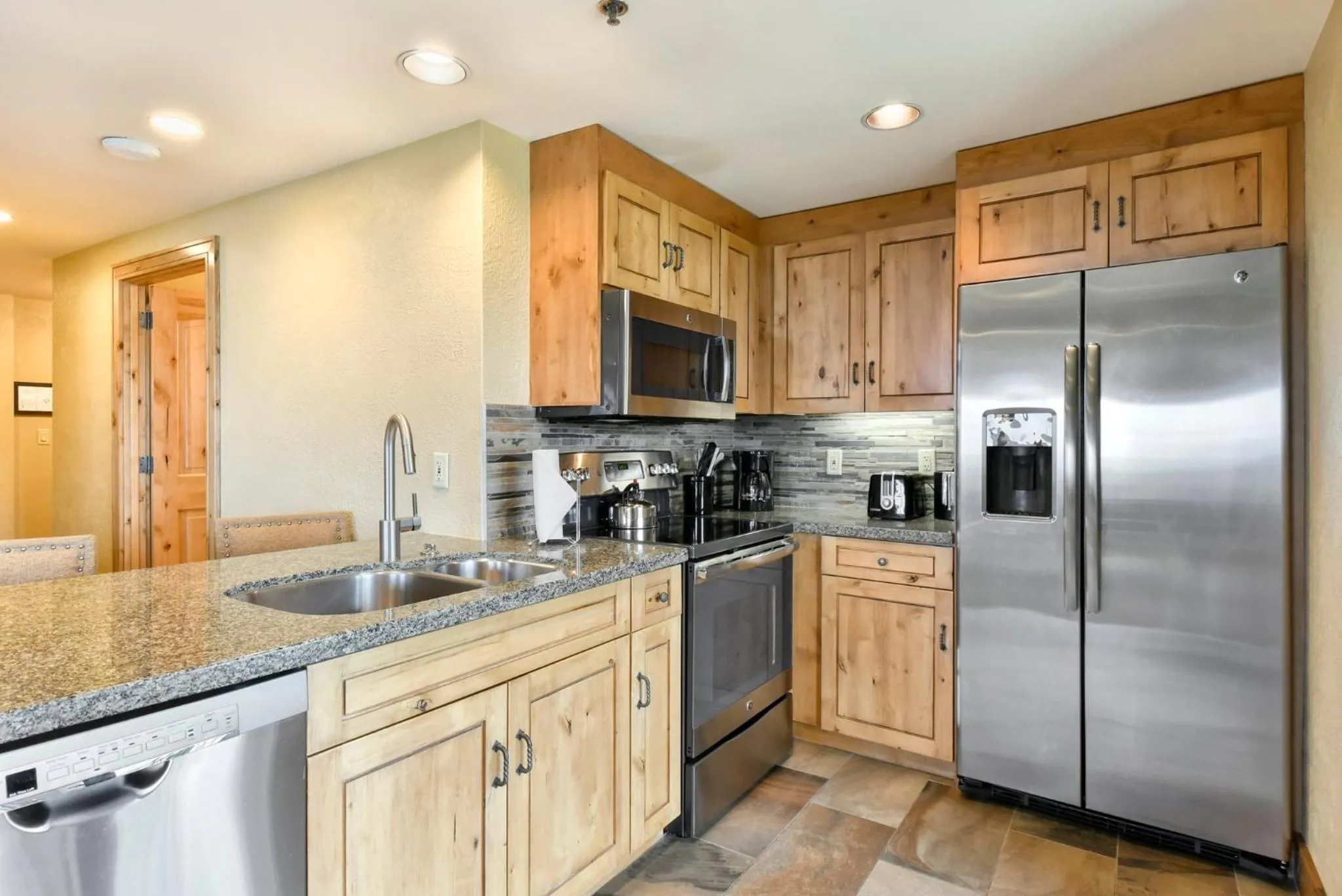 Kitchen or kitchenette in Grand Summit Hotel - Canyons Village, a RockResort