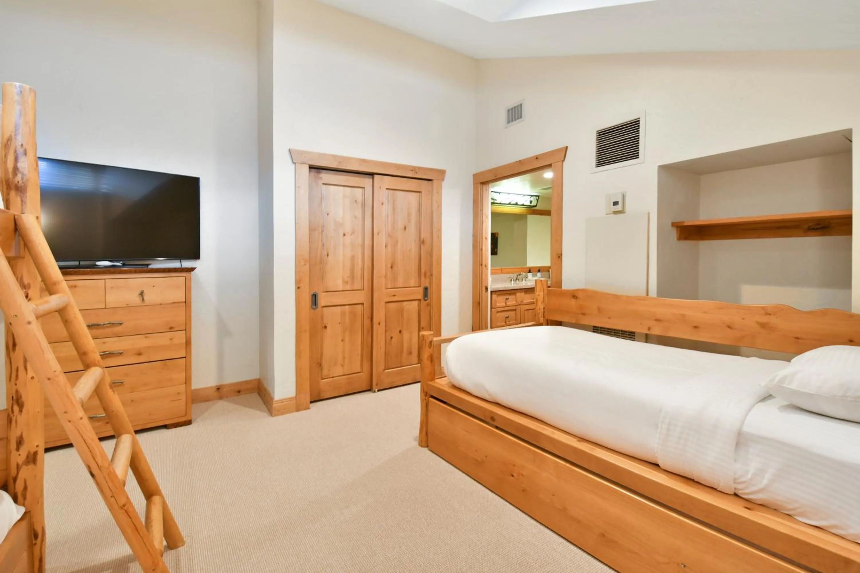 Bed in Grand Summit Hotel - Canyons Village, a RockResort