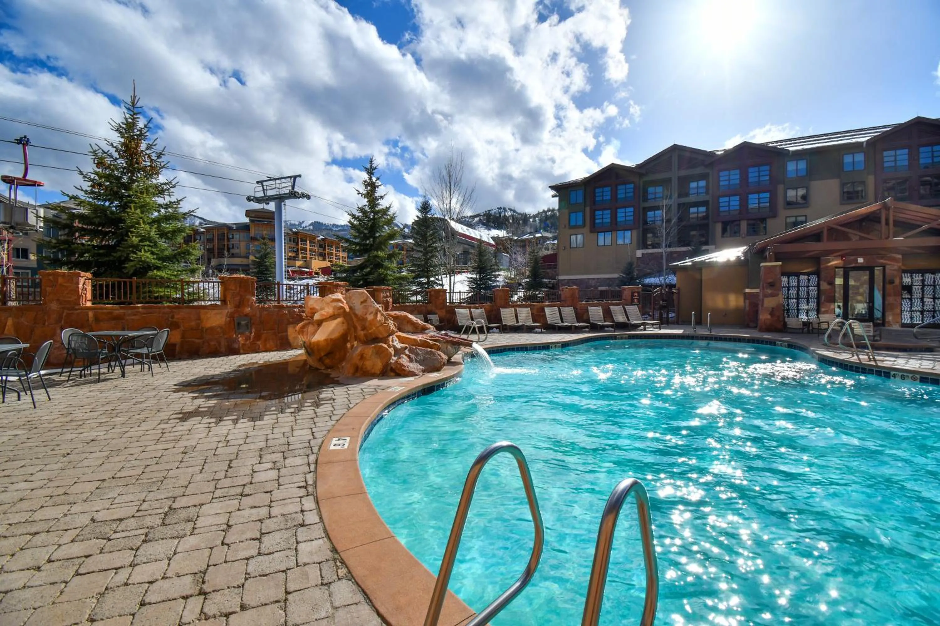Swimming pool in Grand Summit Hotel - Canyons Village, a RockResort