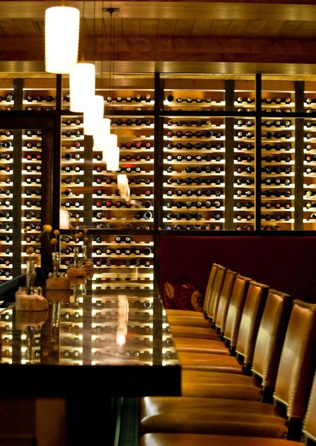 Lounge or bar in Grand Summit Hotel - Canyons Village, a RockResort