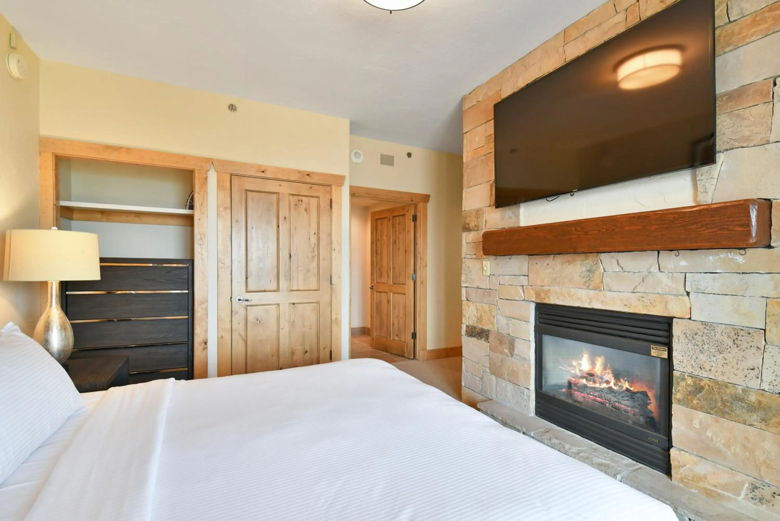Bed in Grand Summit Hotel - Canyons Village, a RockResort