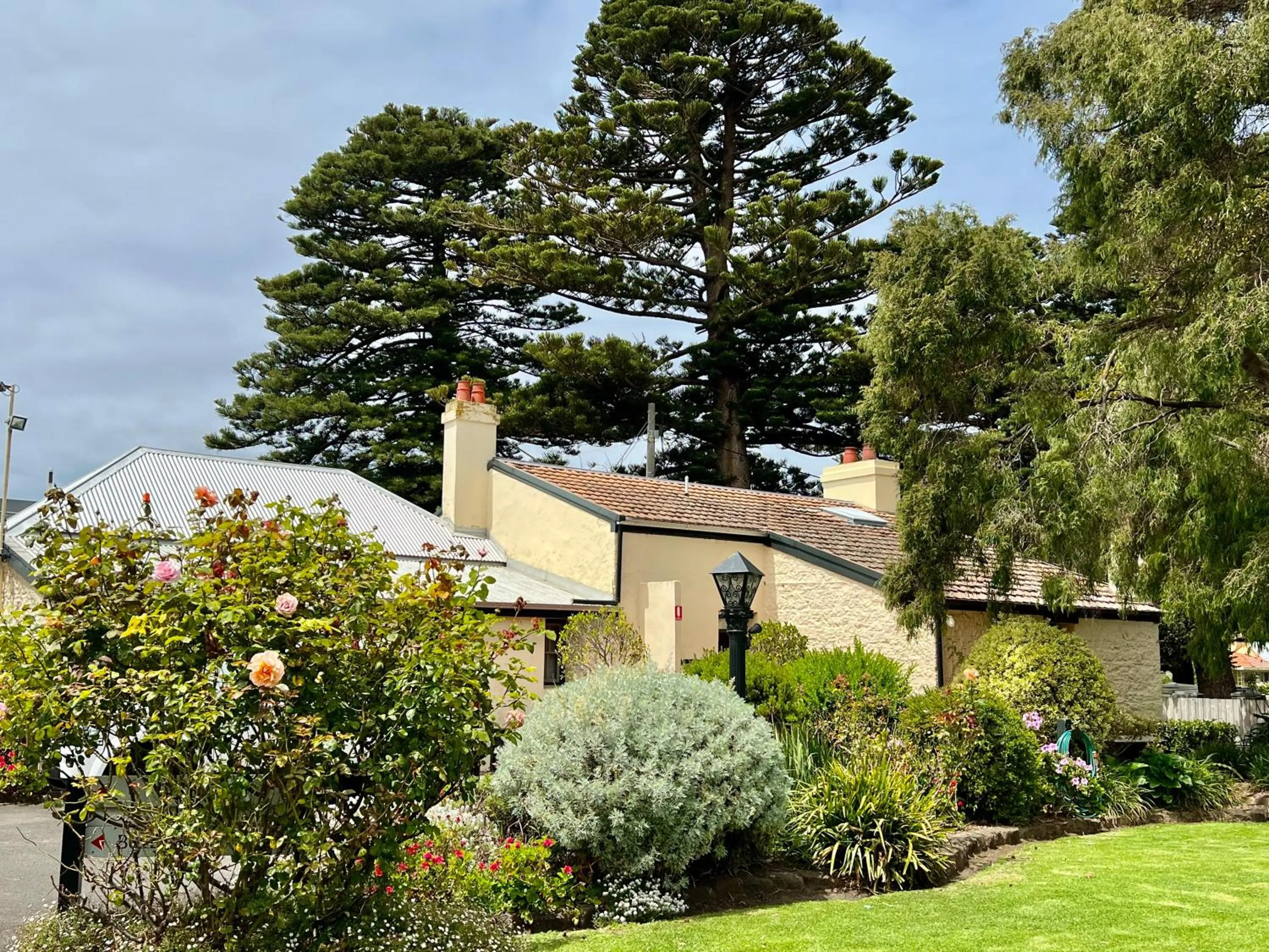 Property building in Seacombe House Motor Inn Port Fairy