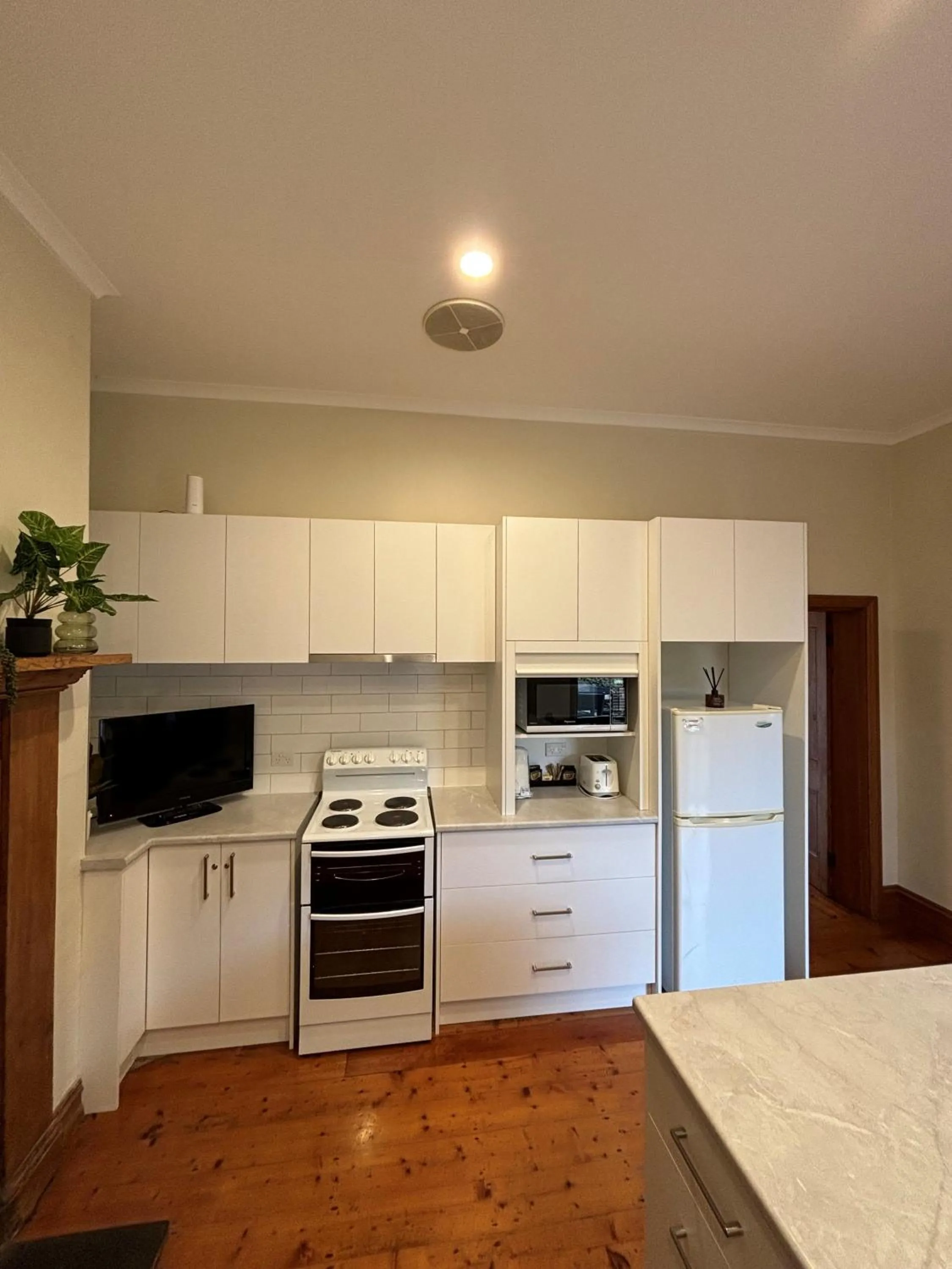 kitchen in Seacombe House Motor Inn Port Fairy