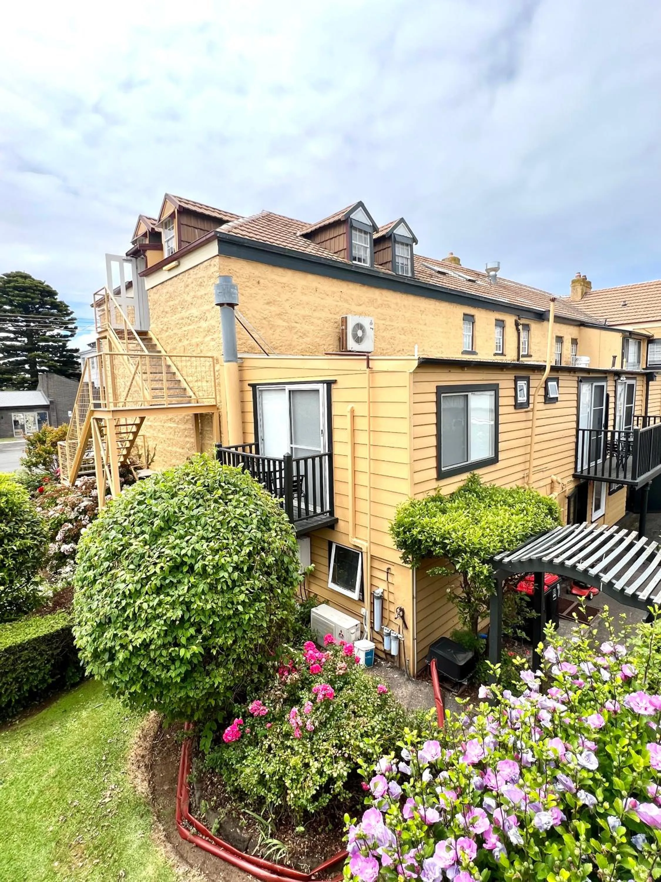 Property building in Seacombe House Motor Inn Port Fairy