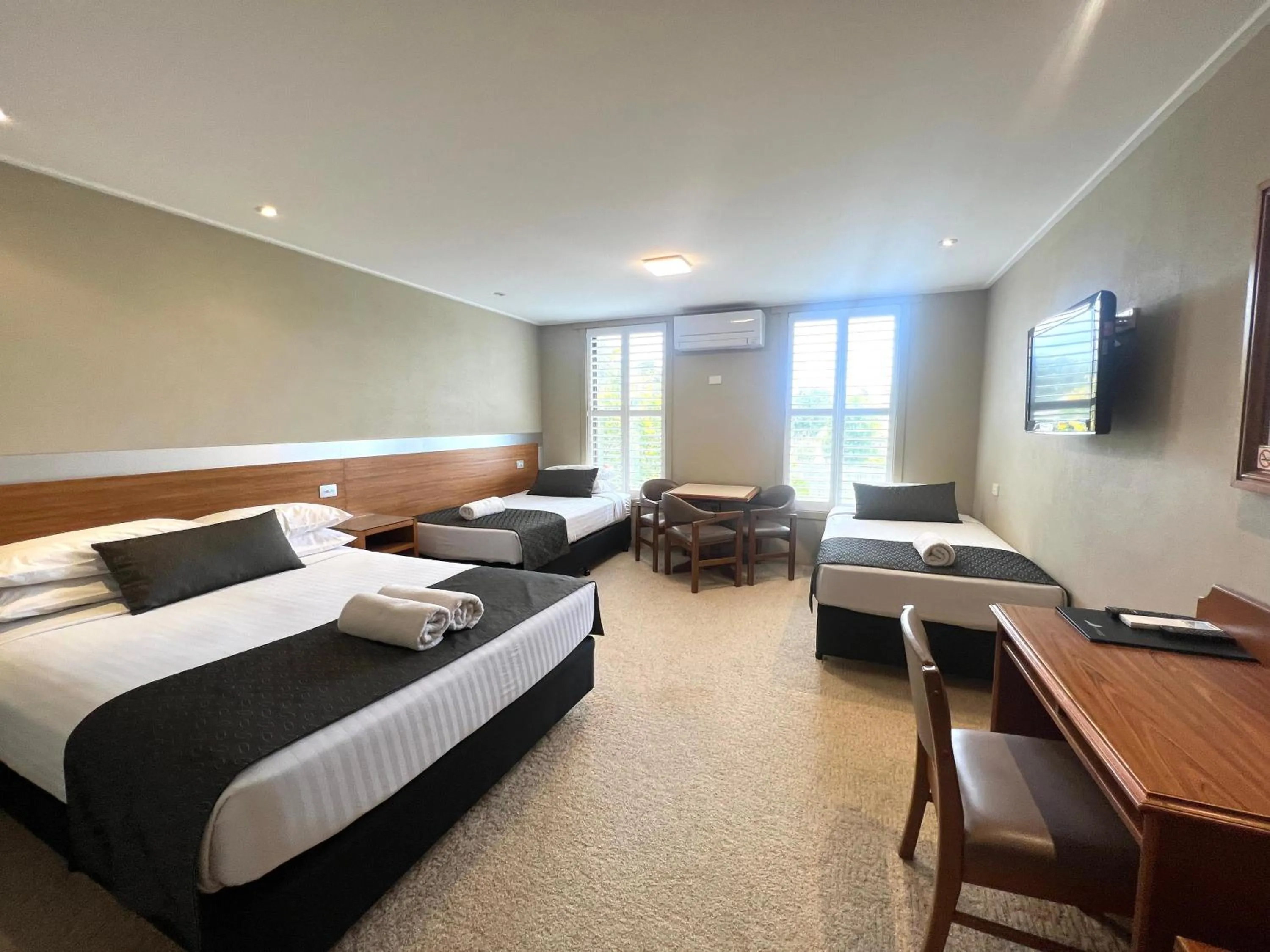 Bed in Seacombe House Motor Inn Port Fairy