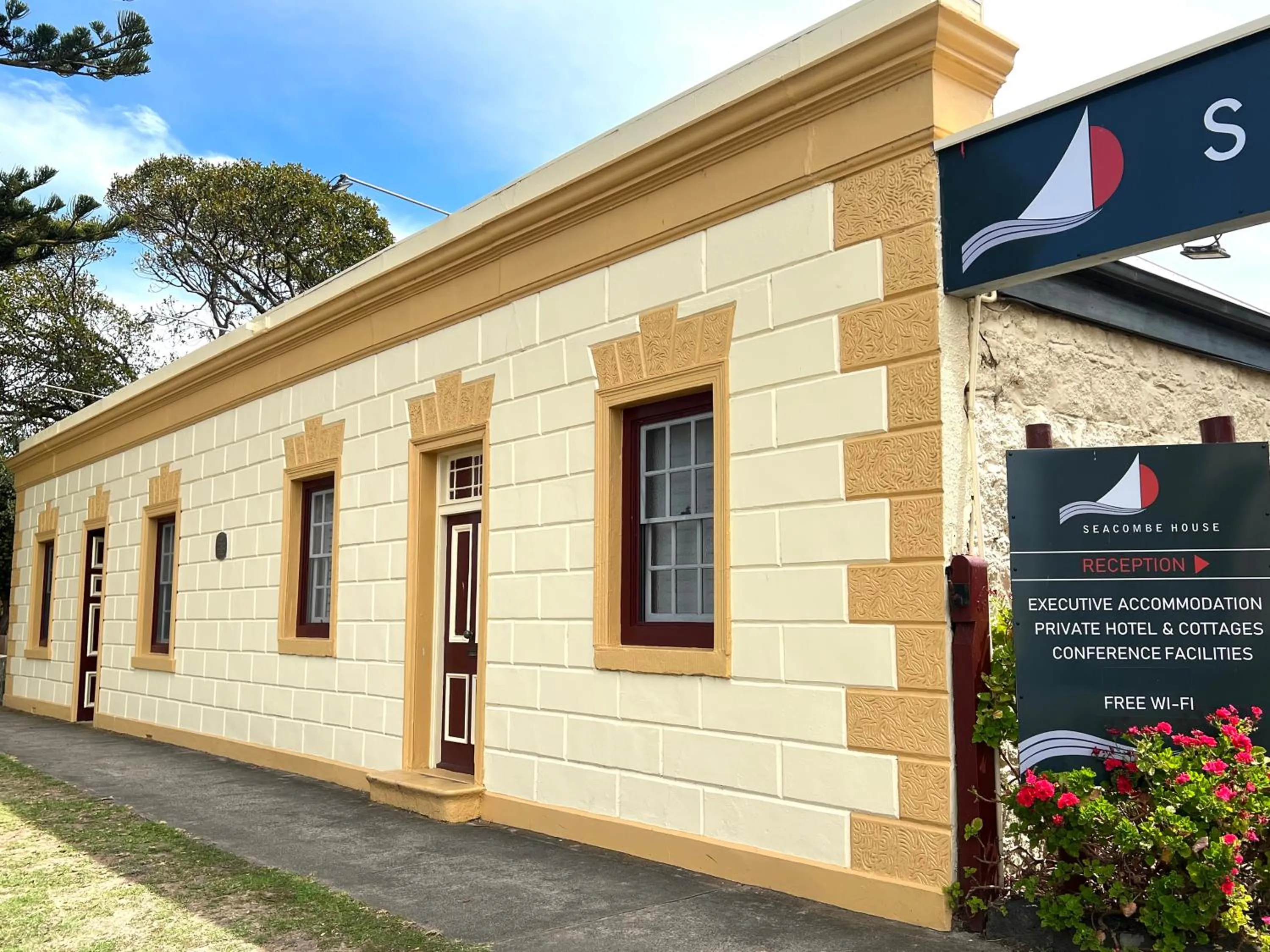Property building in Seacombe House Motor Inn Port Fairy
