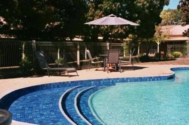 Swimming pool in Mansfield Valley Motor Inn