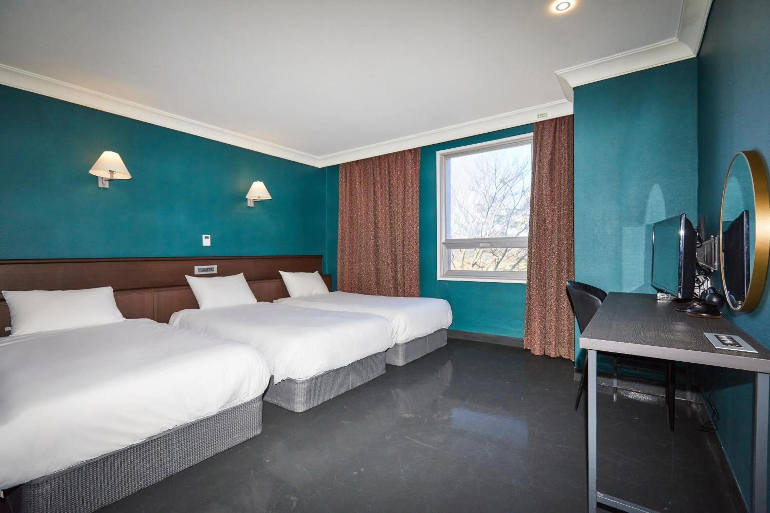 Photo of the whole room, Bed in Kolon Hotel