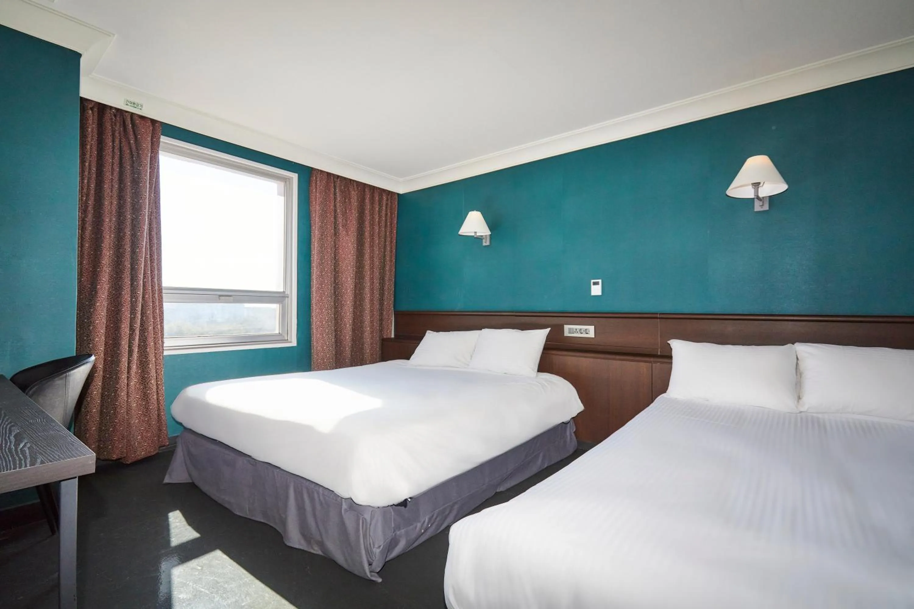 Photo of the whole room, Bed in Kolon Hotel