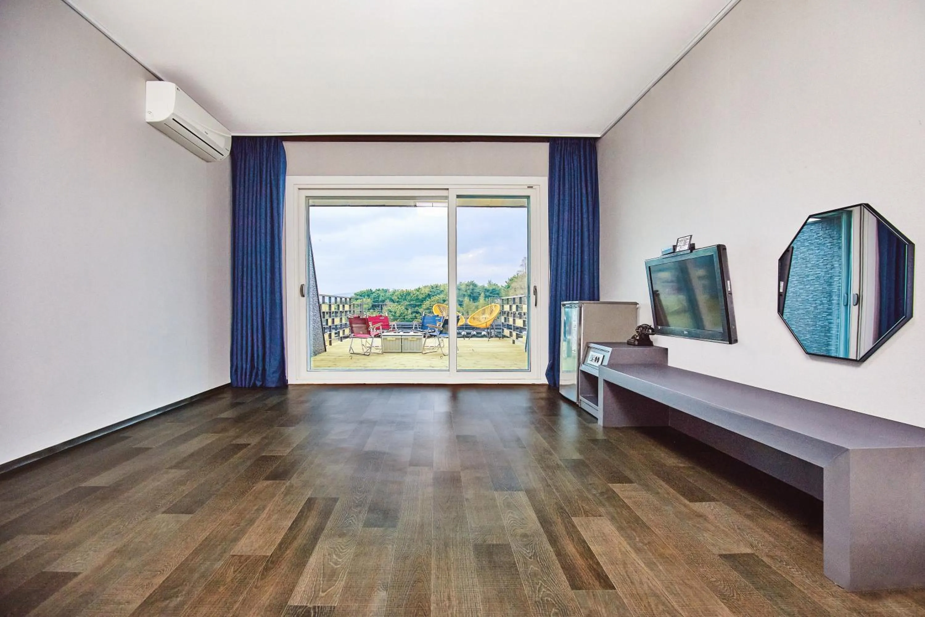 Decorative detail in Kolon Hotel