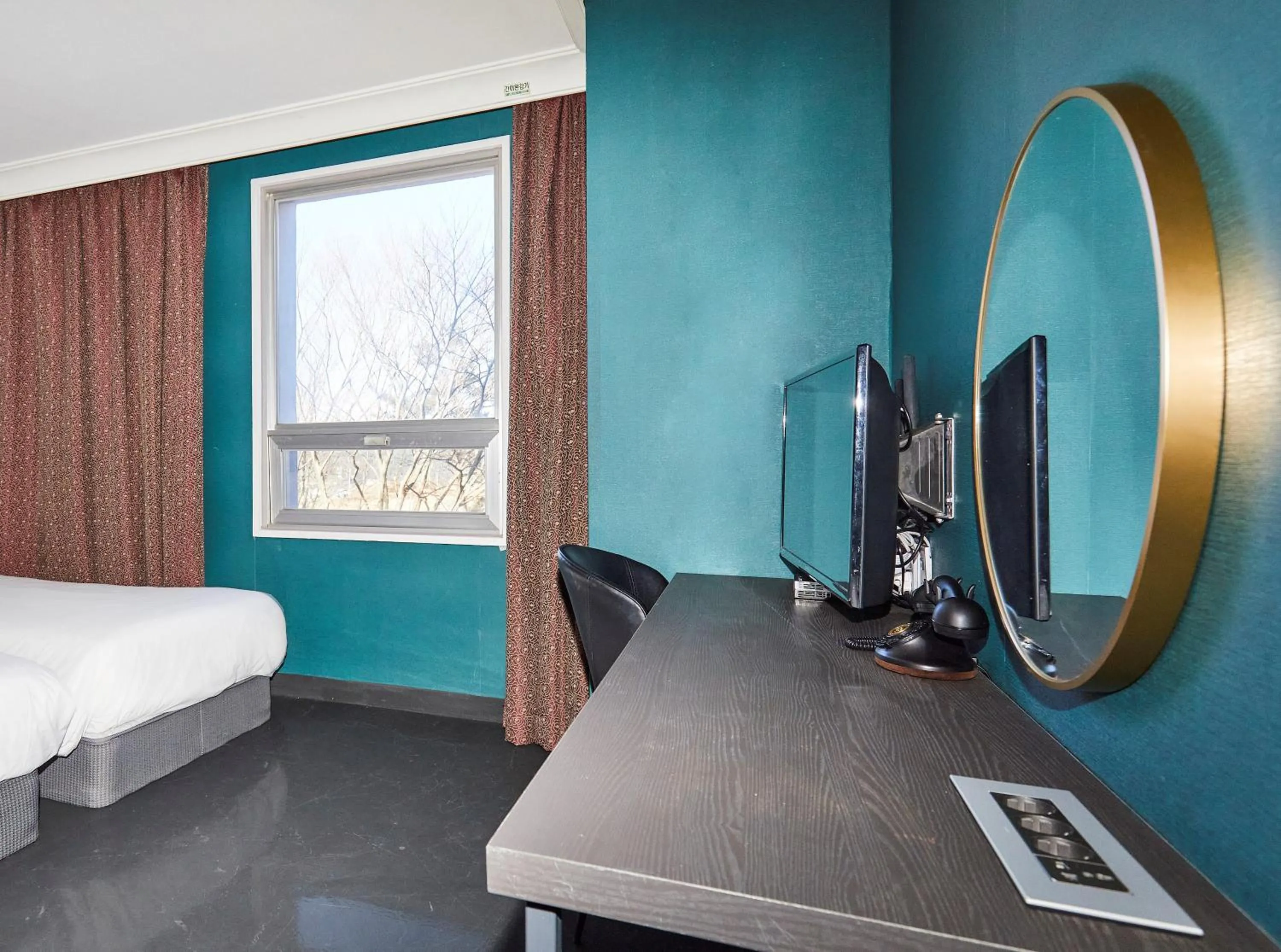 Photo of the whole room, Bed in Kolon Hotel