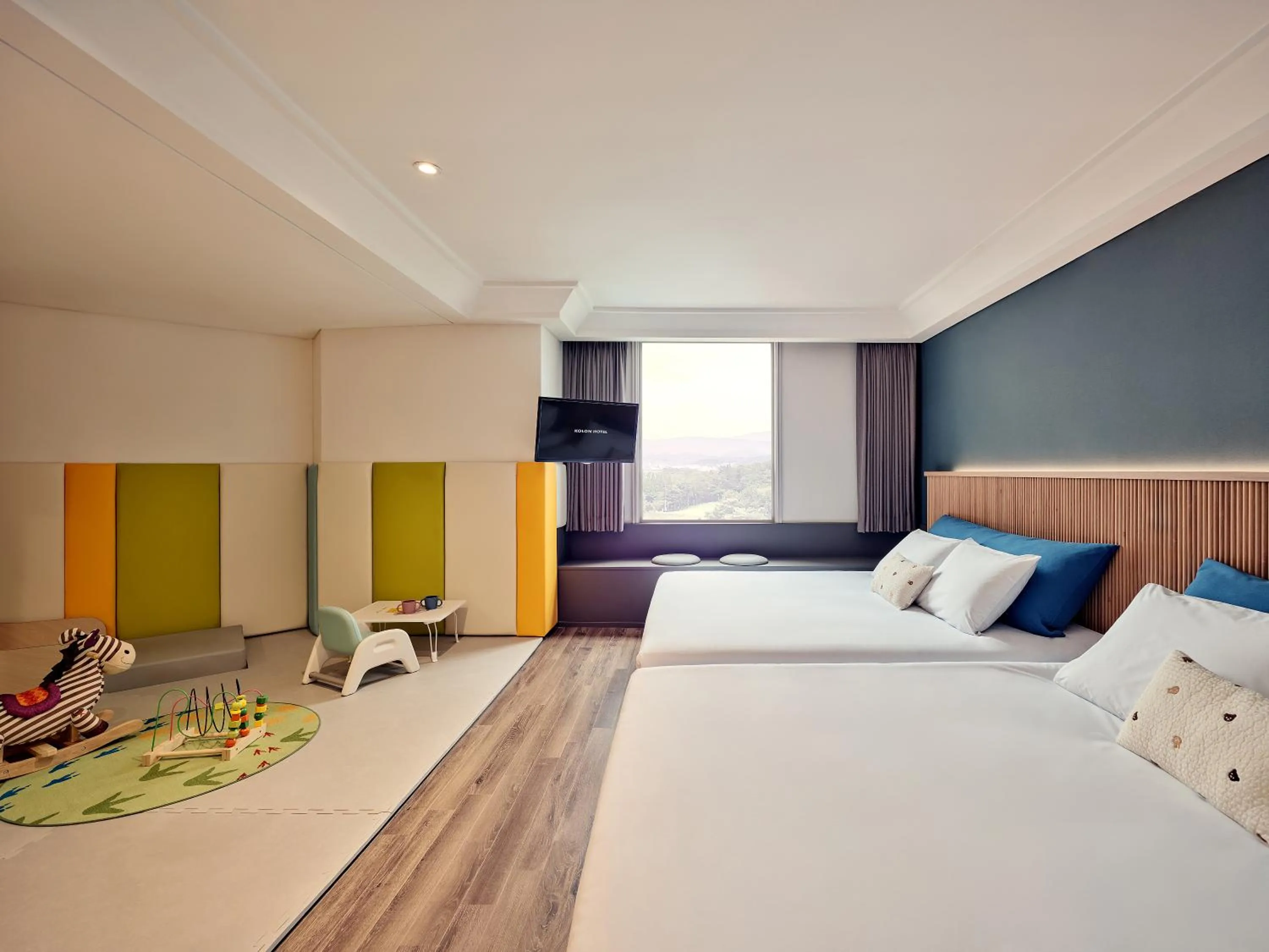 Photo of the whole room, Bed in Kolon Hotel