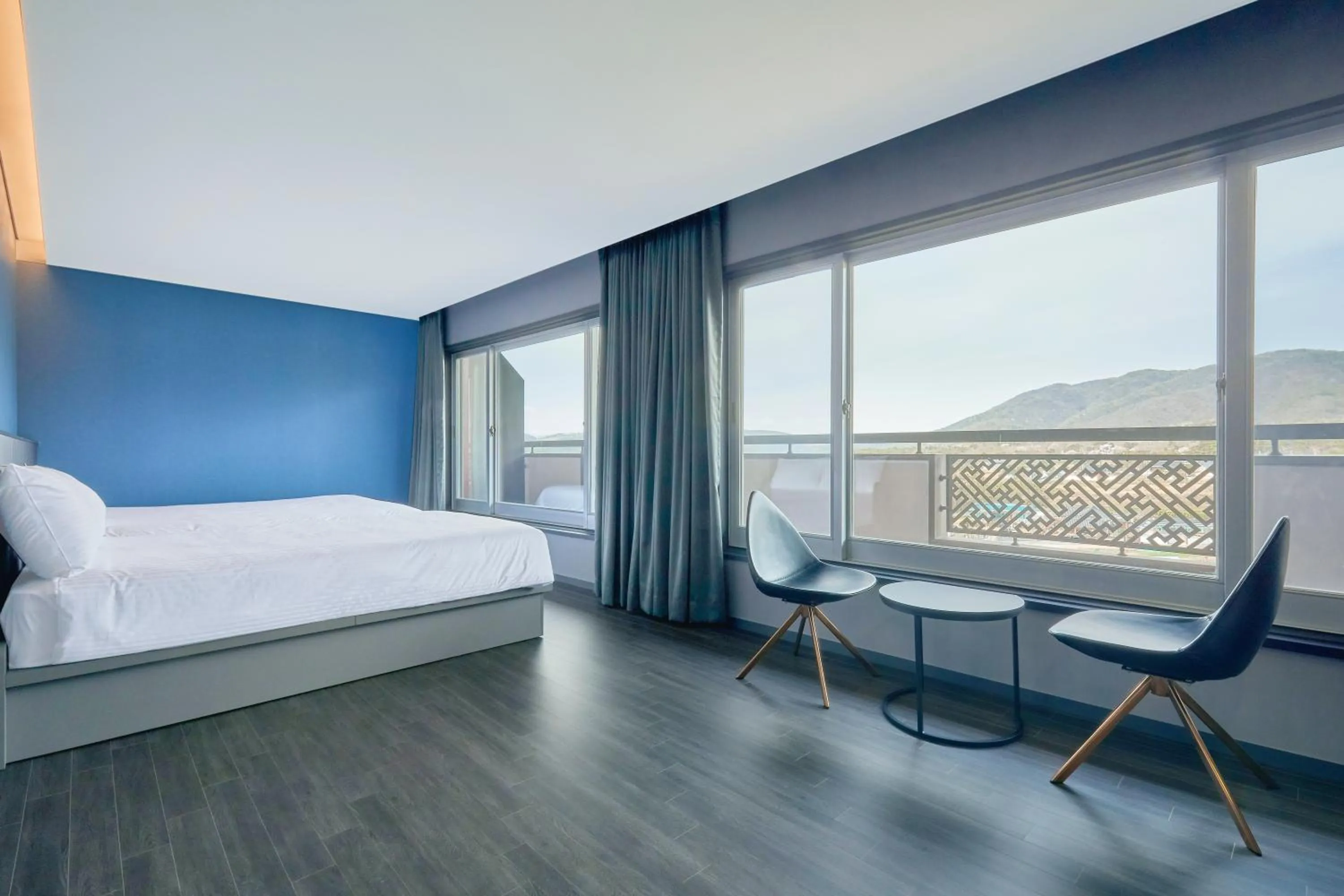 Photo of the whole room, Bed in Kolon Hotel