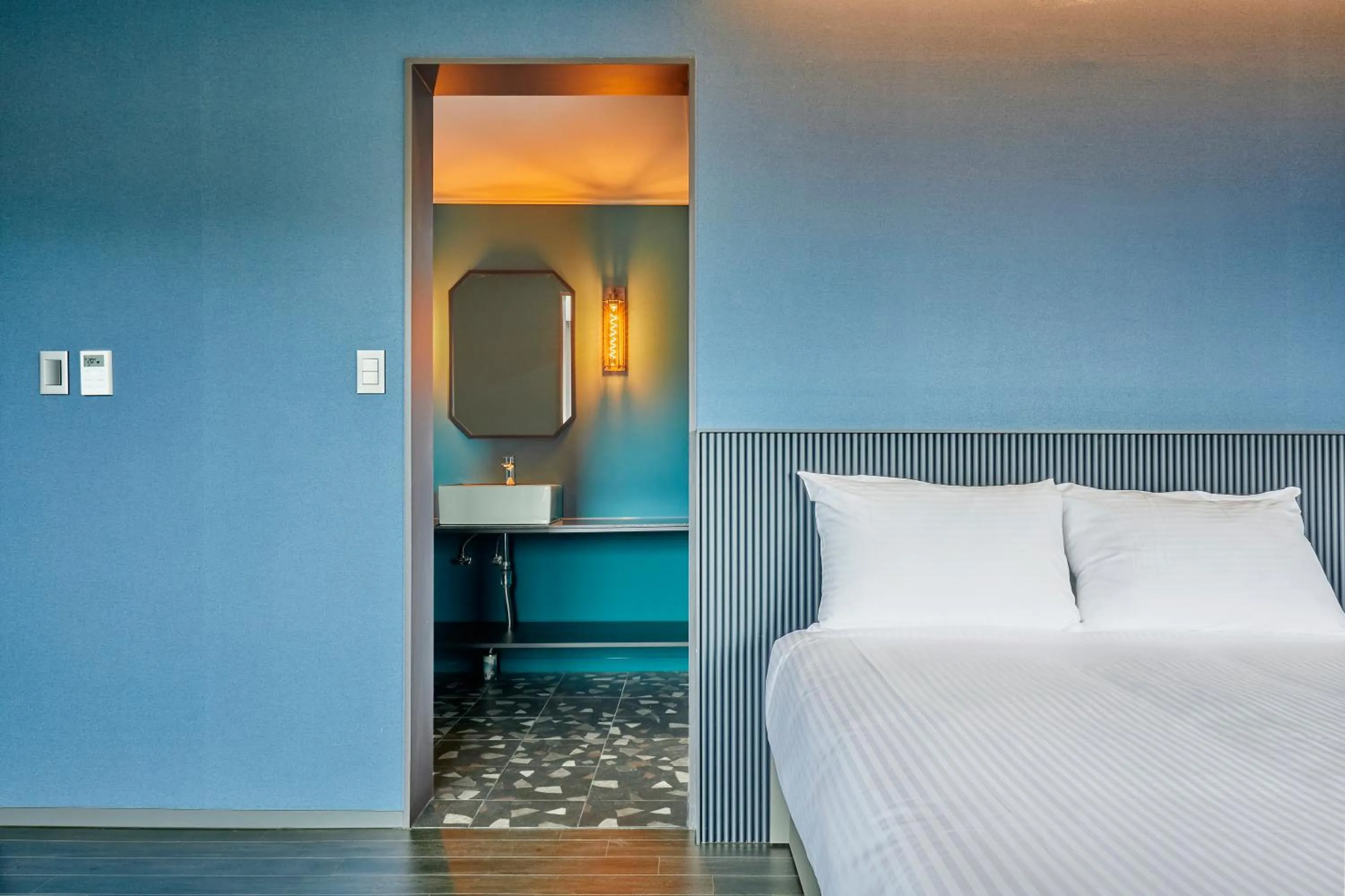 Photo of the whole room, Bed in Kolon Hotel