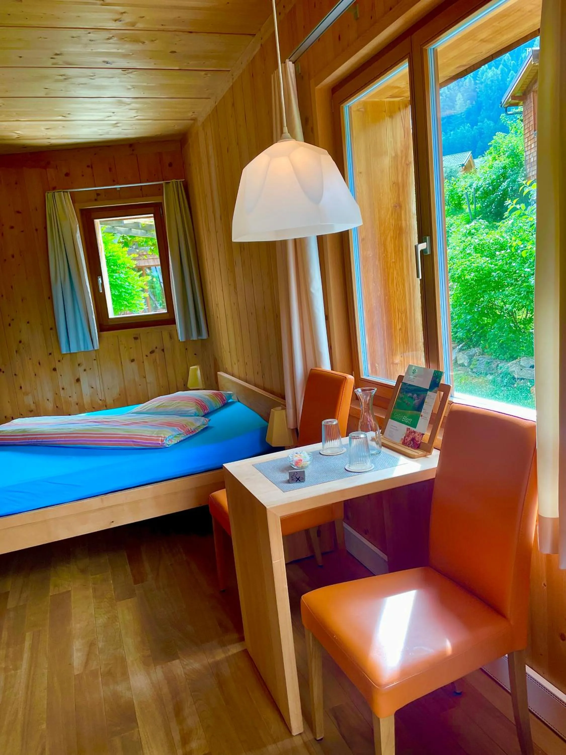 Living room, Bed in BerglandHof Hotel Ernen