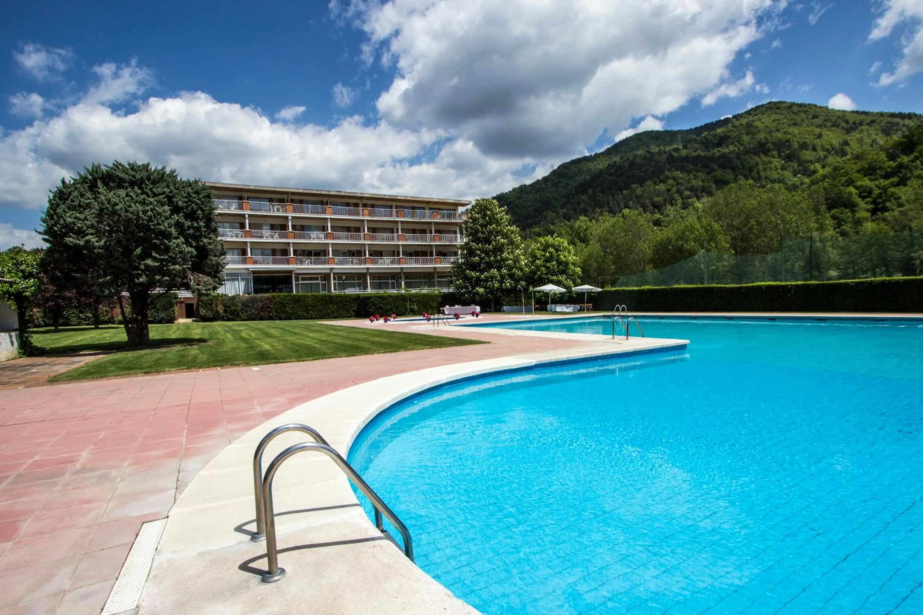 Swimming pool in Hotel Solana del Ter