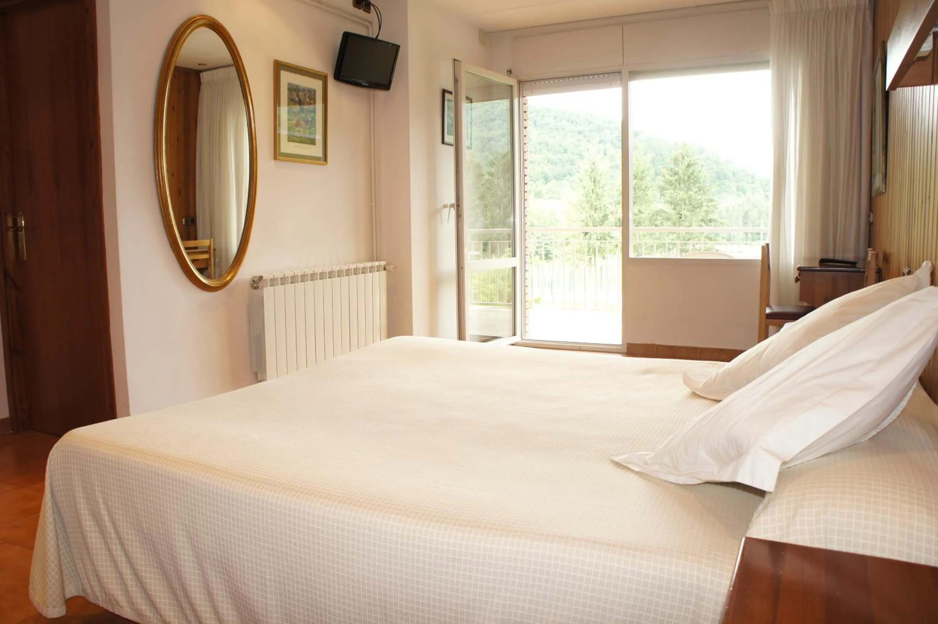 Bed in Hotel Solana del Ter