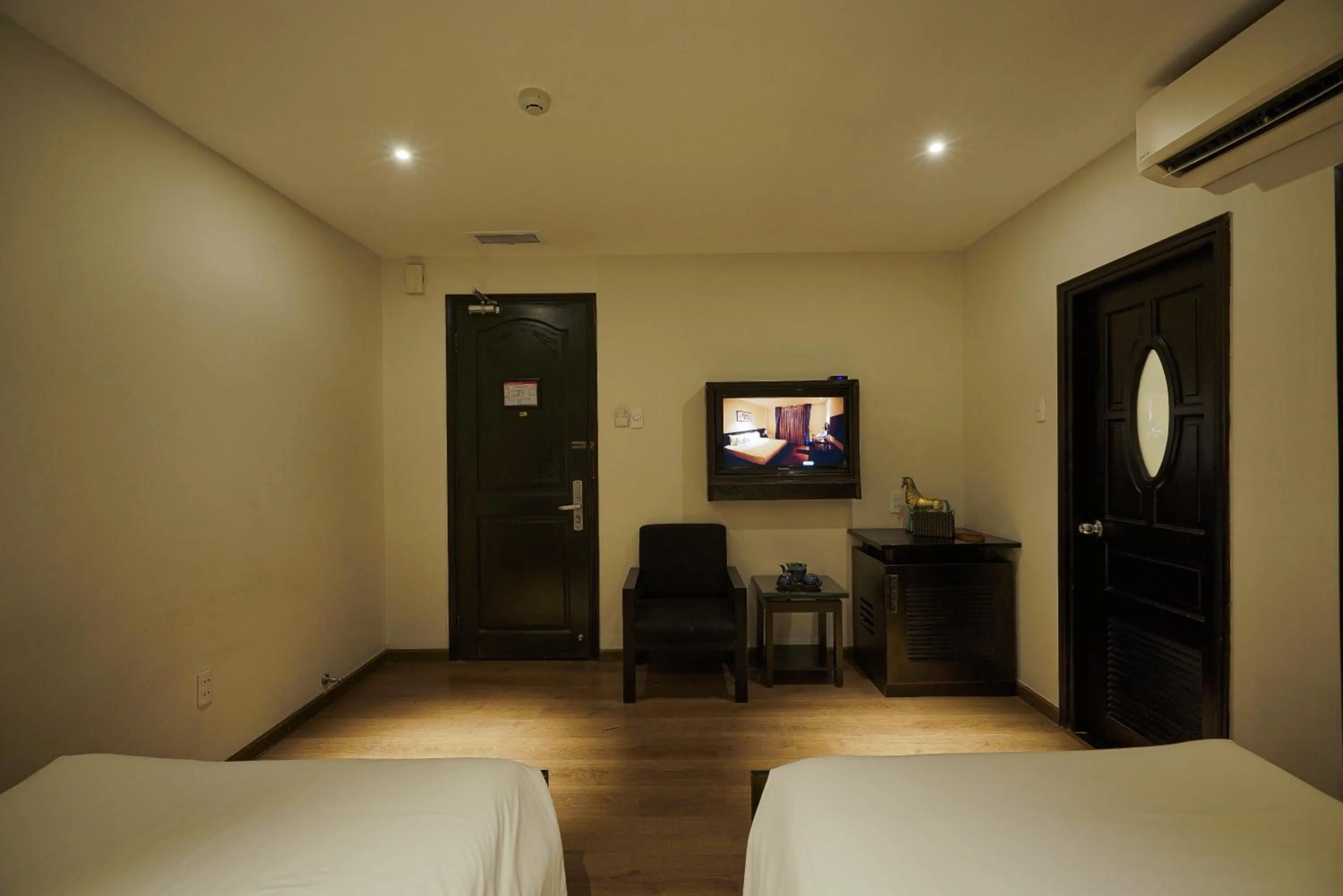 Bedroom, Bed in Cochin Zen Hotel