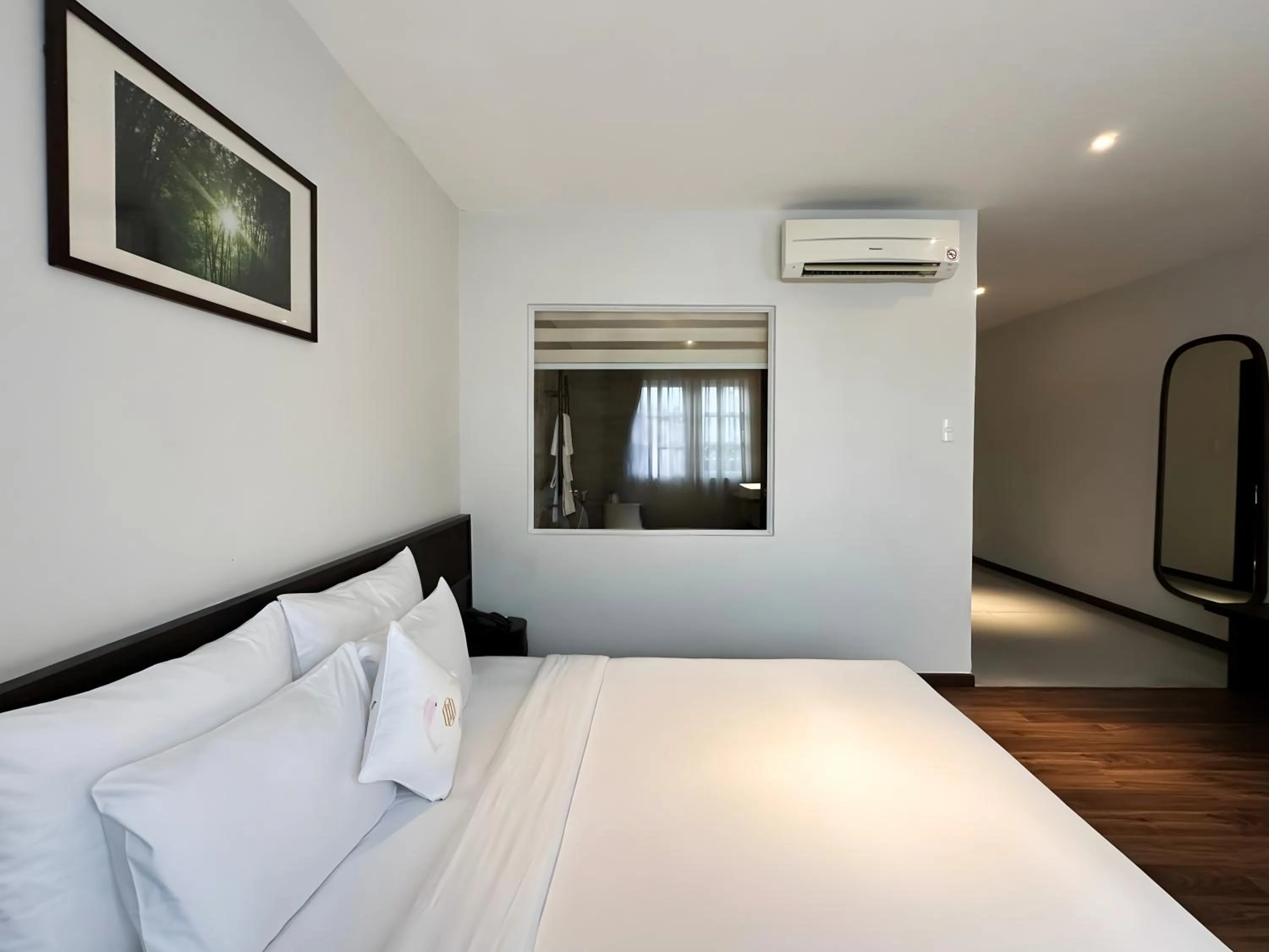 Bedroom, Bed in Cochin Zen Hotel