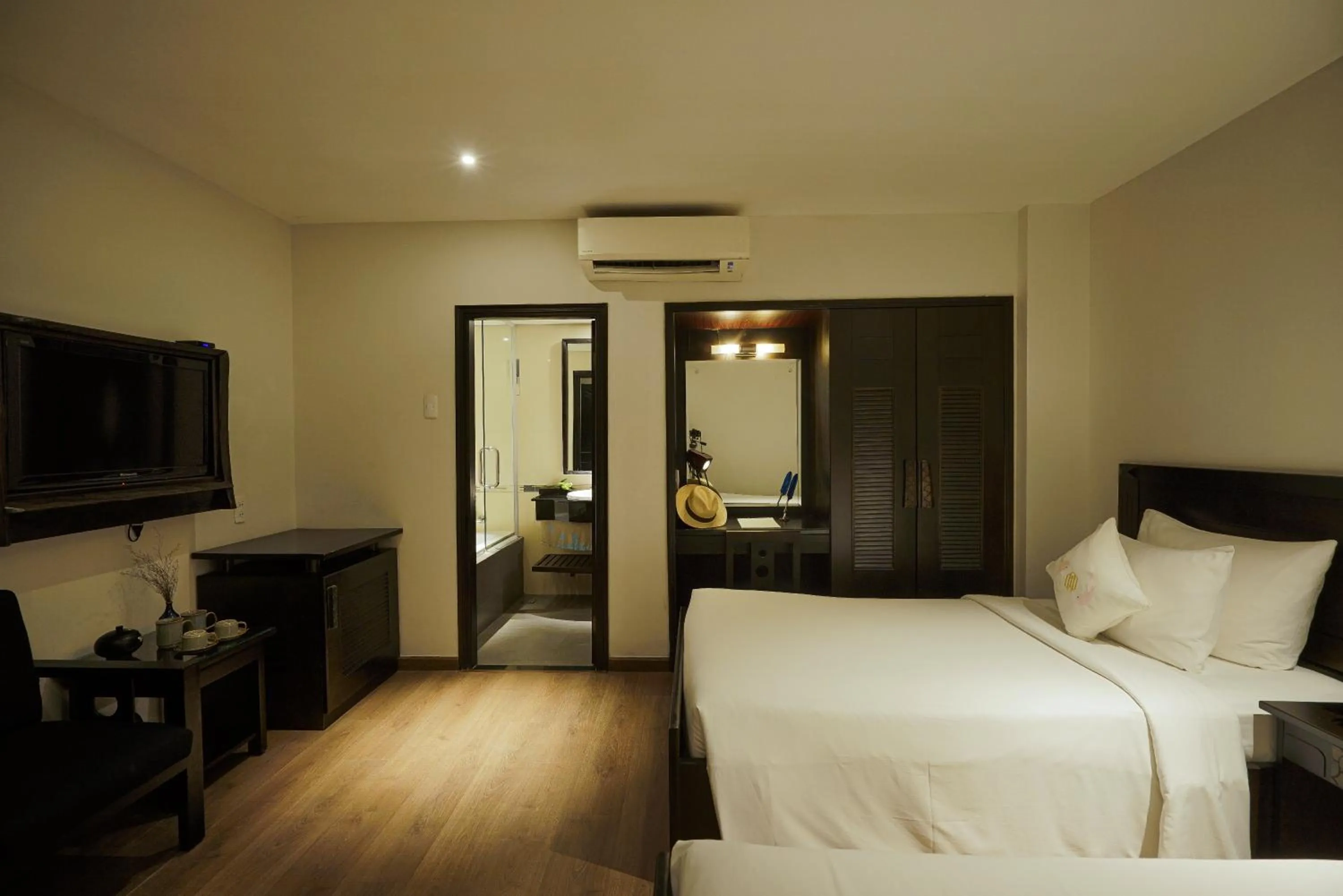 Bedroom, Bed in Cochin Zen Hotel