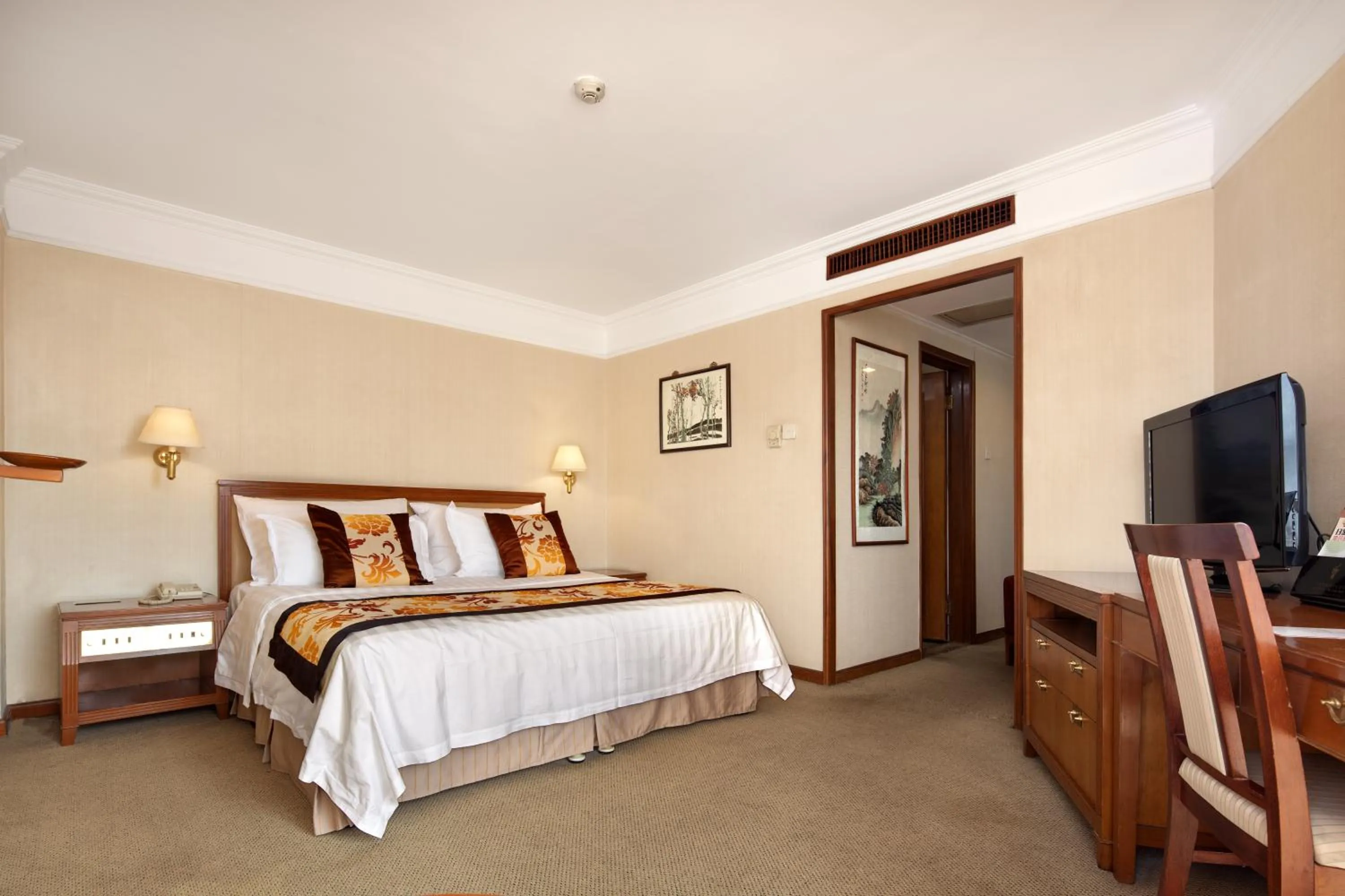 Photo of the whole room, Bed in Citic Ningbo International Hotel