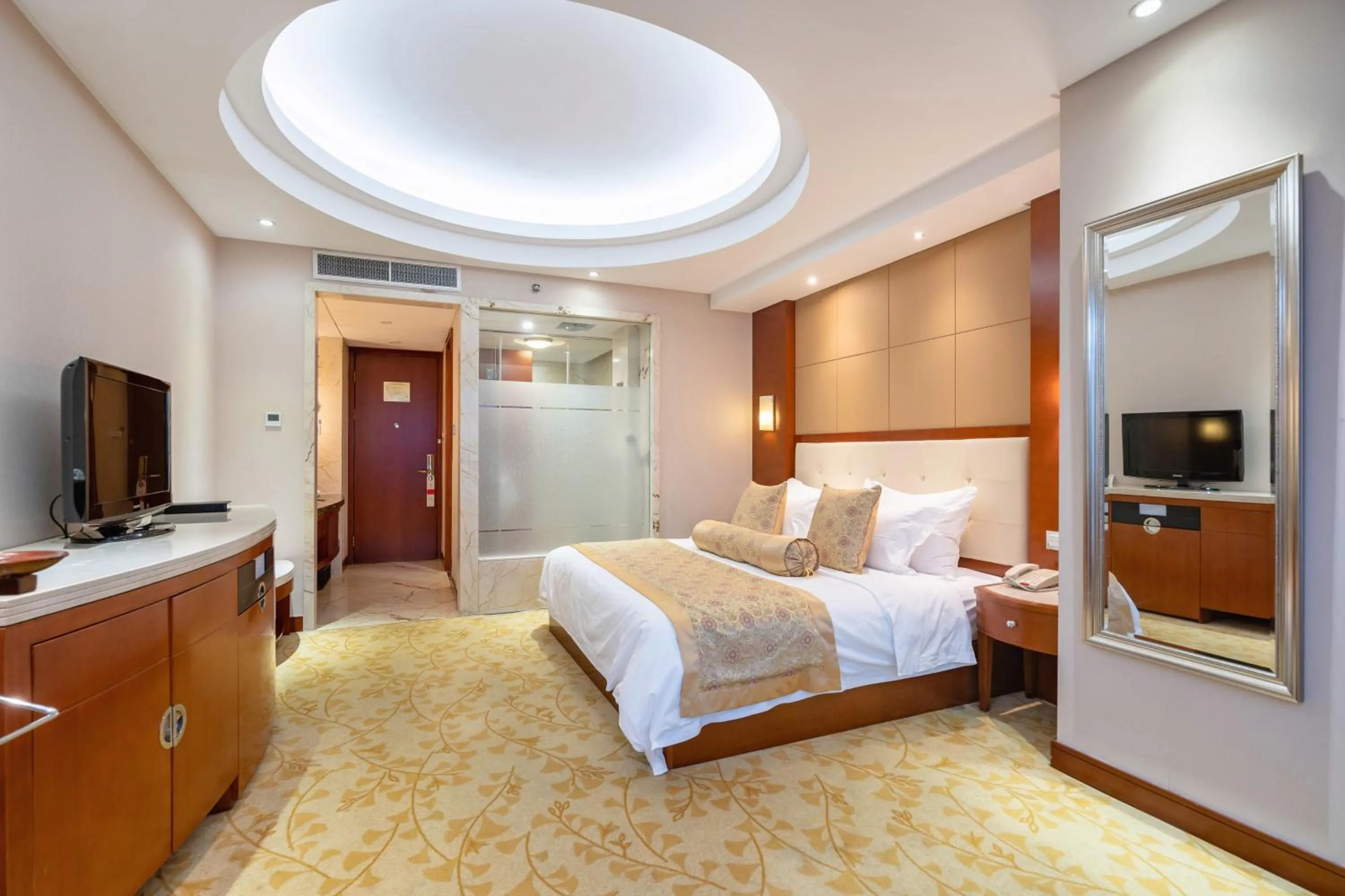 Photo of the whole room, Bed in Citic Ningbo International Hotel