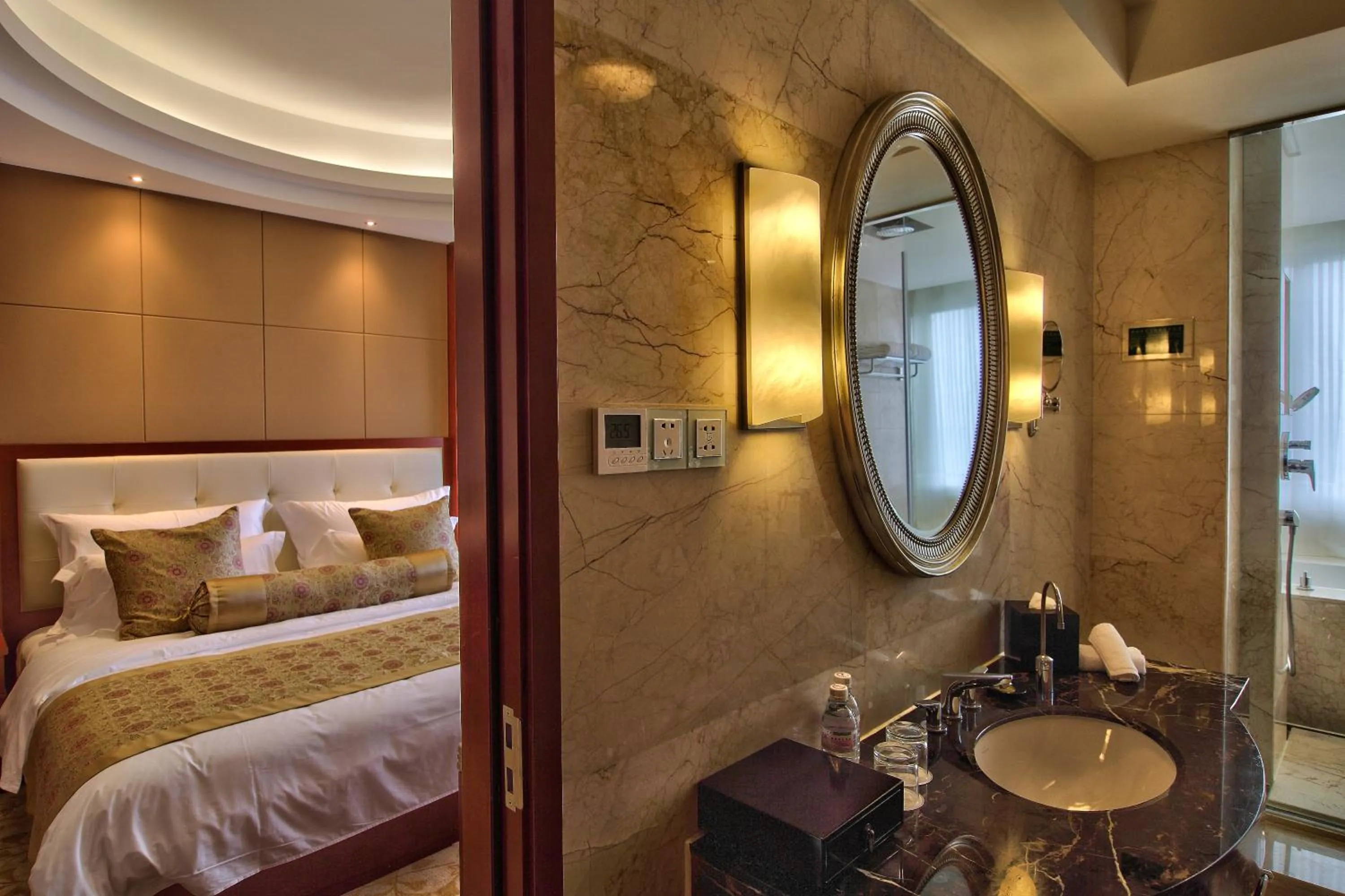 Photo of the whole room, Bed in Citic Ningbo International Hotel