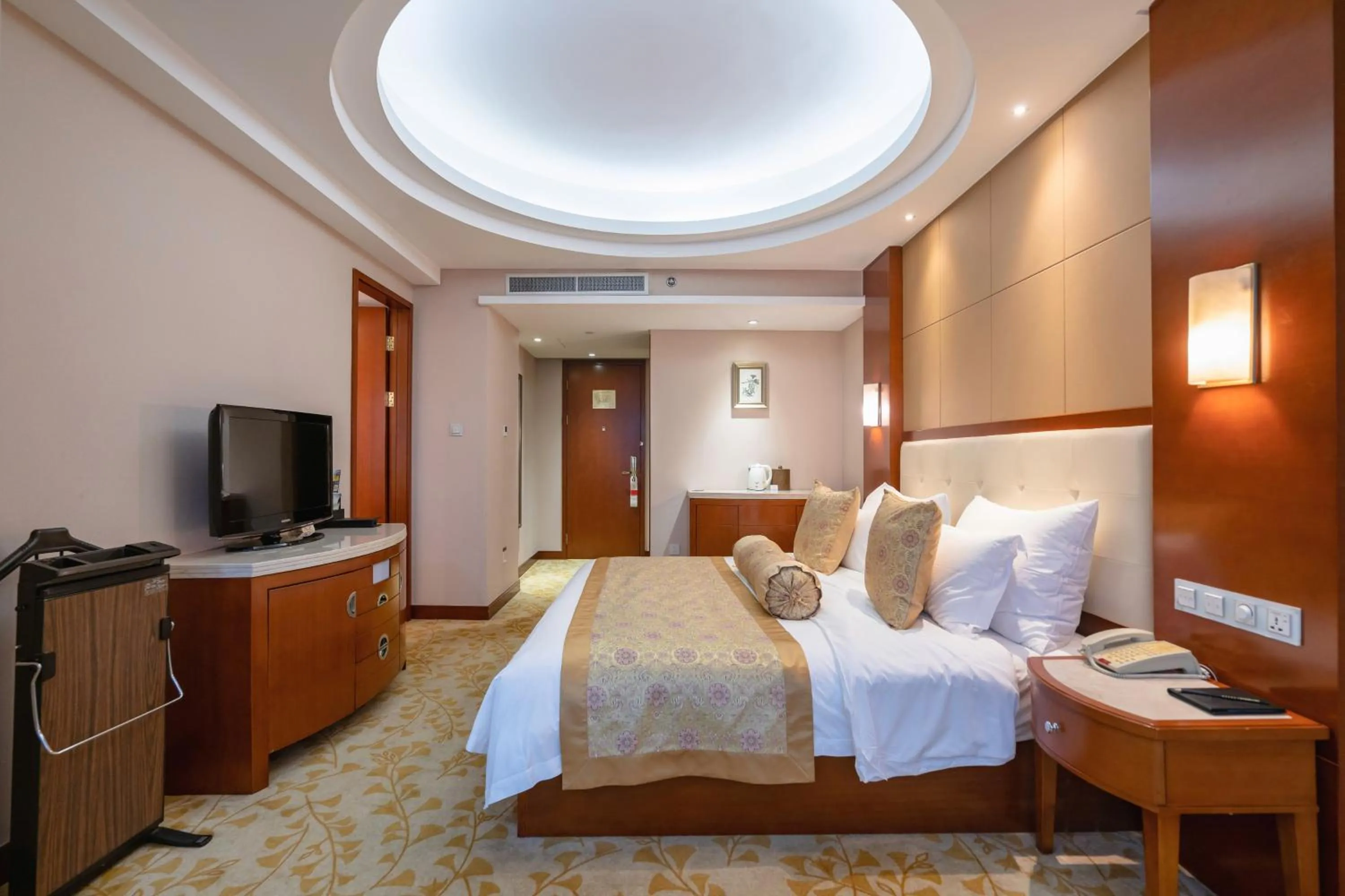 Photo of the whole room, Bed in Citic Ningbo International Hotel