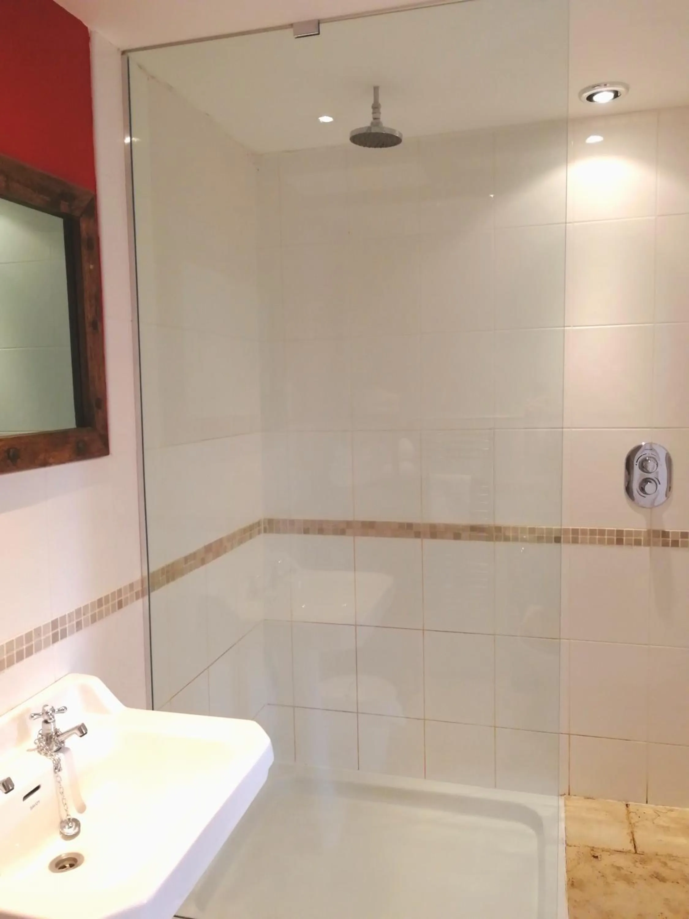 Bathroom in Broomhall Castle Hotel