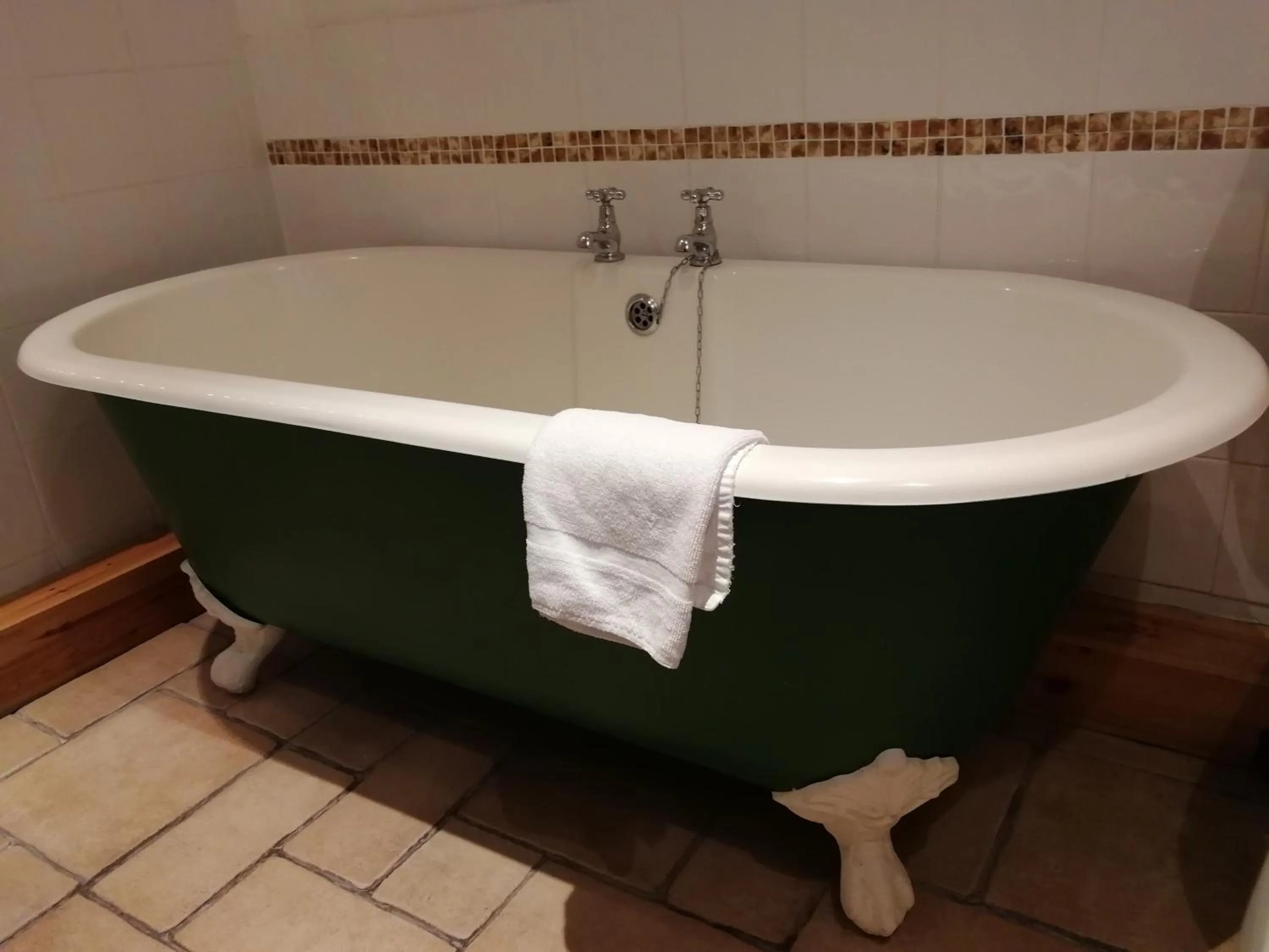 Bathroom in Broomhall Castle Hotel