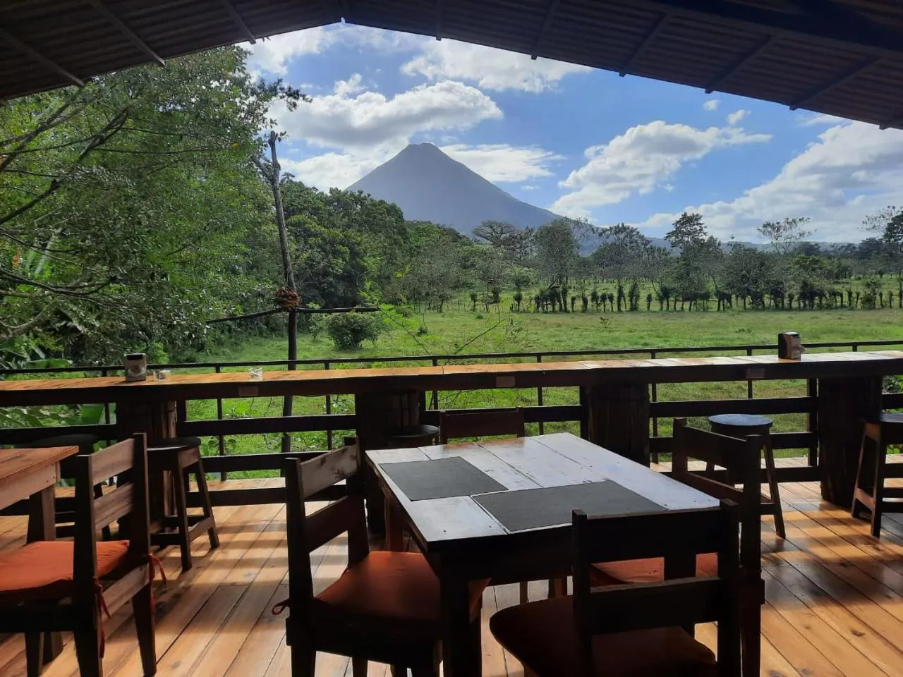 Restaurant/places to eat in Arenal Xilopalo