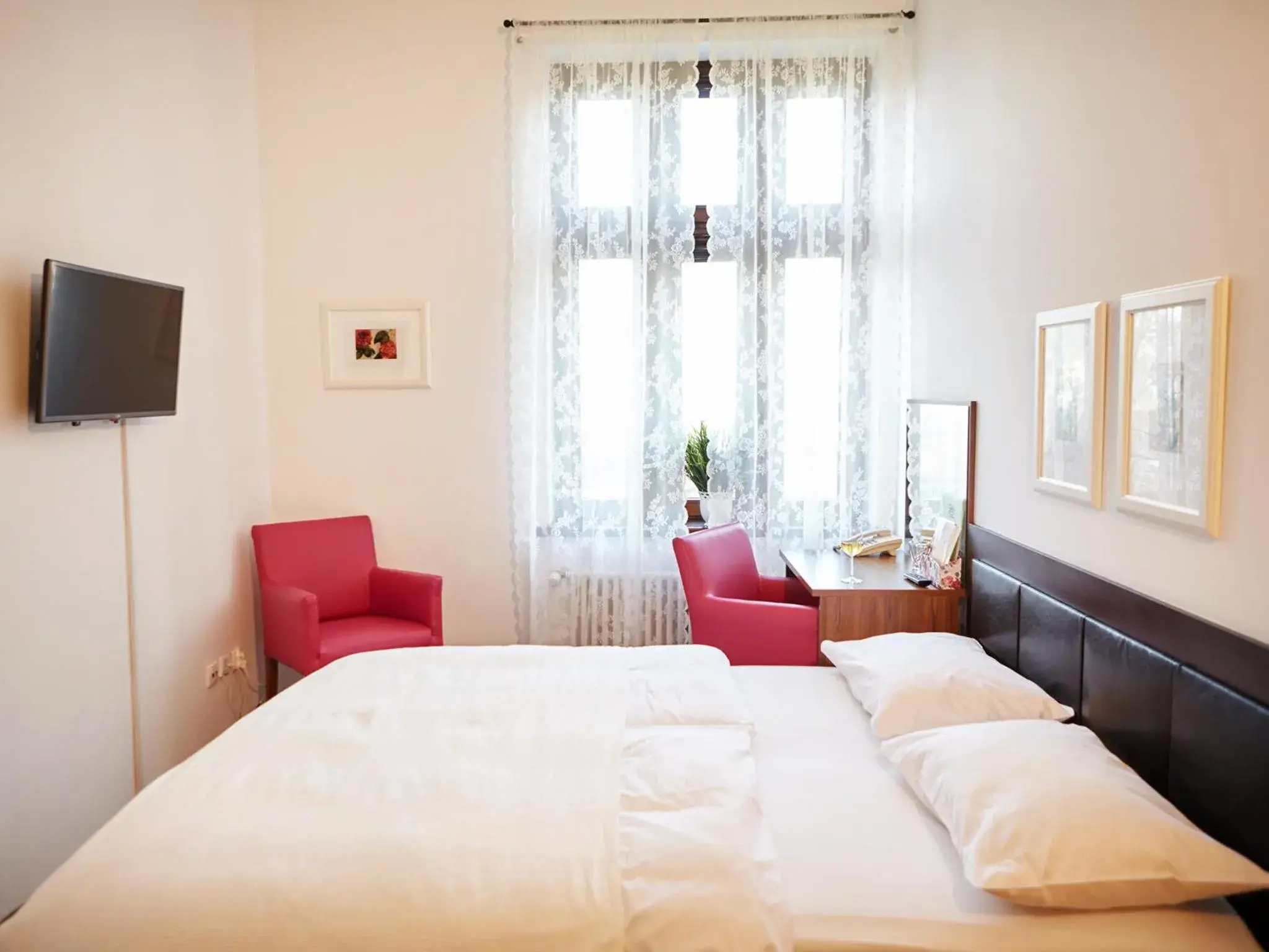 Double or Twin Room in Pensjonat Pod Jemiołą Double or Twin Room in Pensjonat Pod Jemiołą