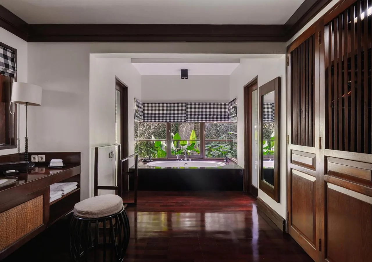 Toilet, Bed in Kayumanis Ubud Private Villas & Spa