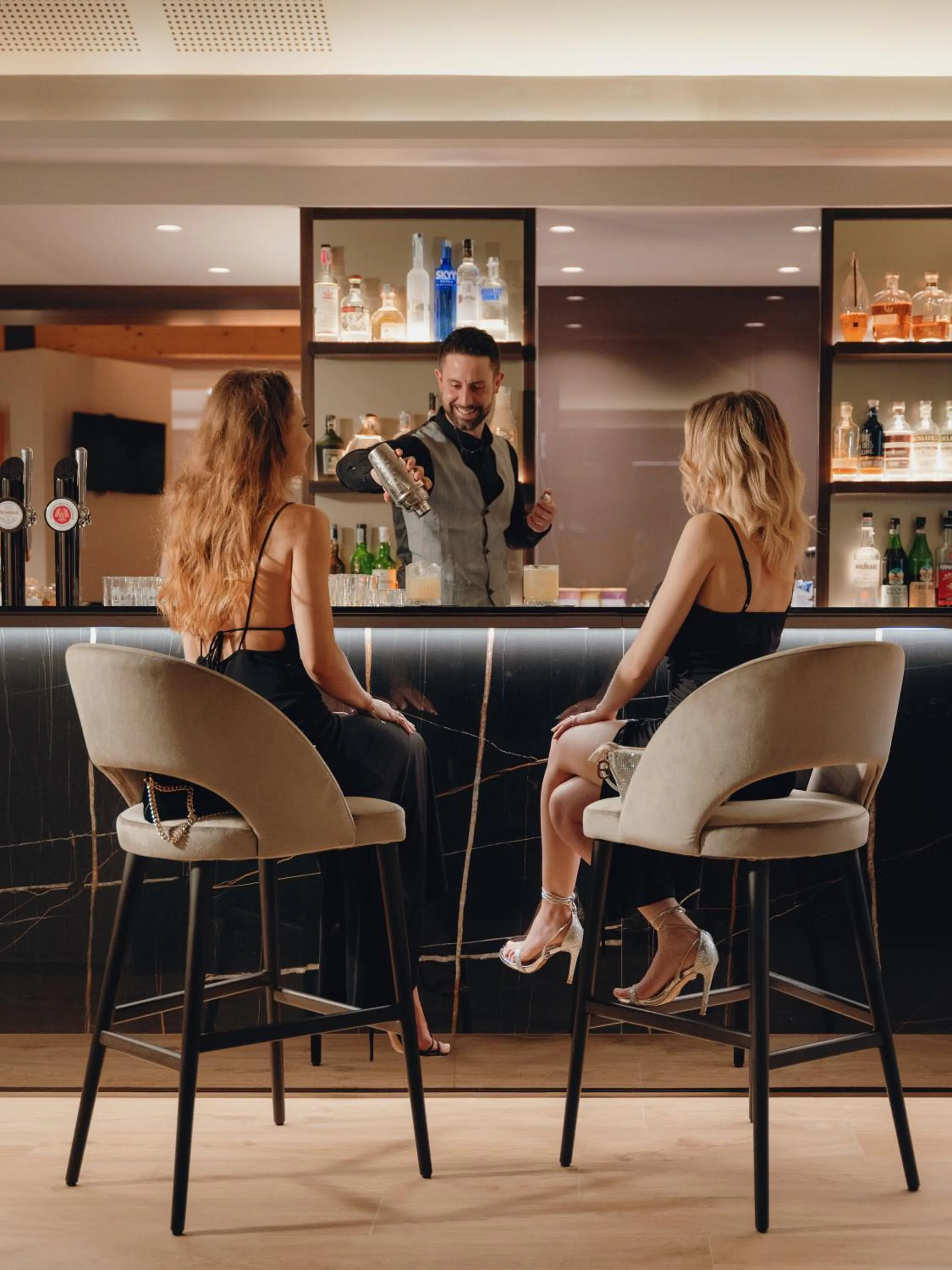 People in Hotel Du Lac