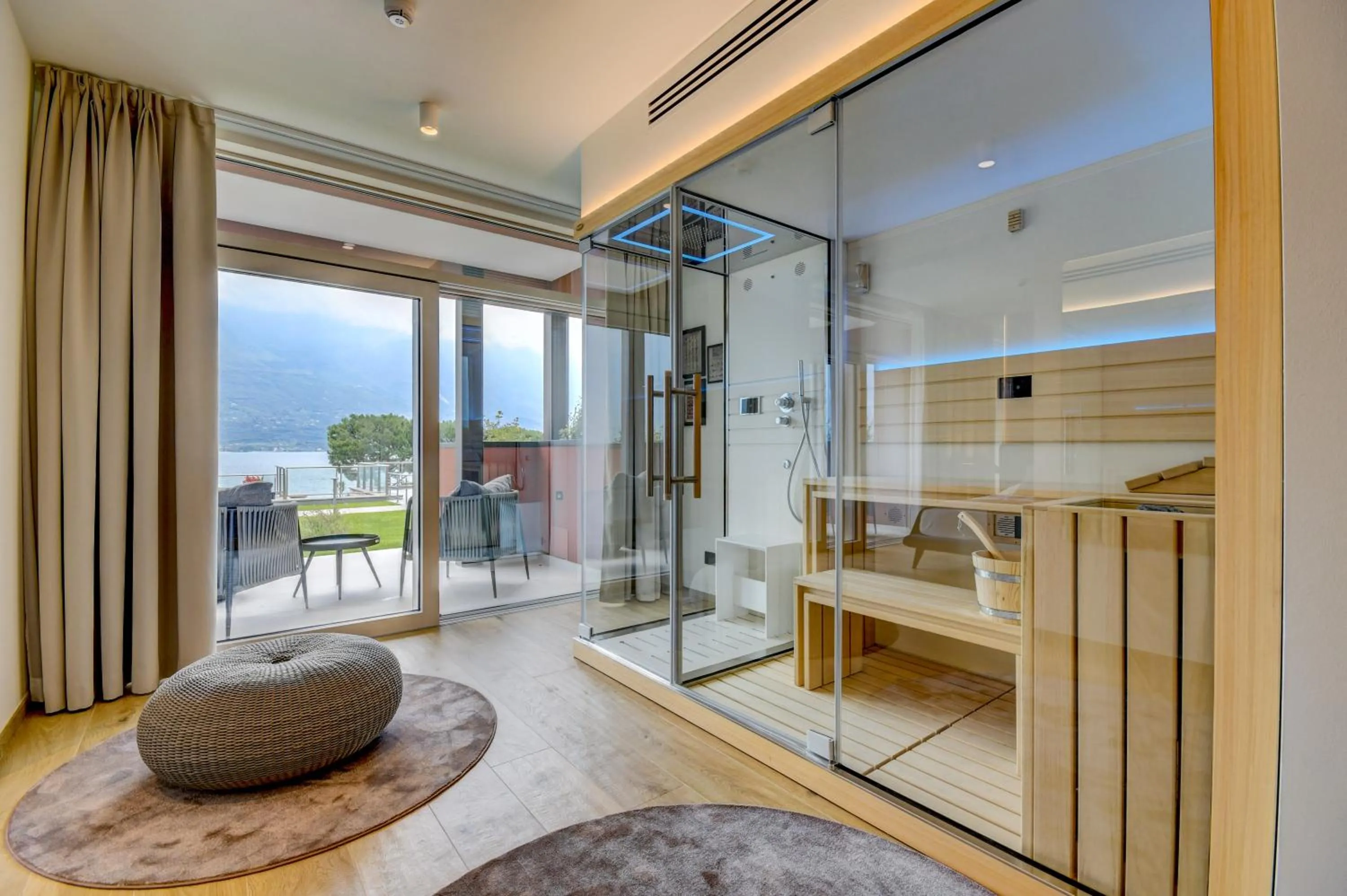 Decorative detail in Hotel Du Lac